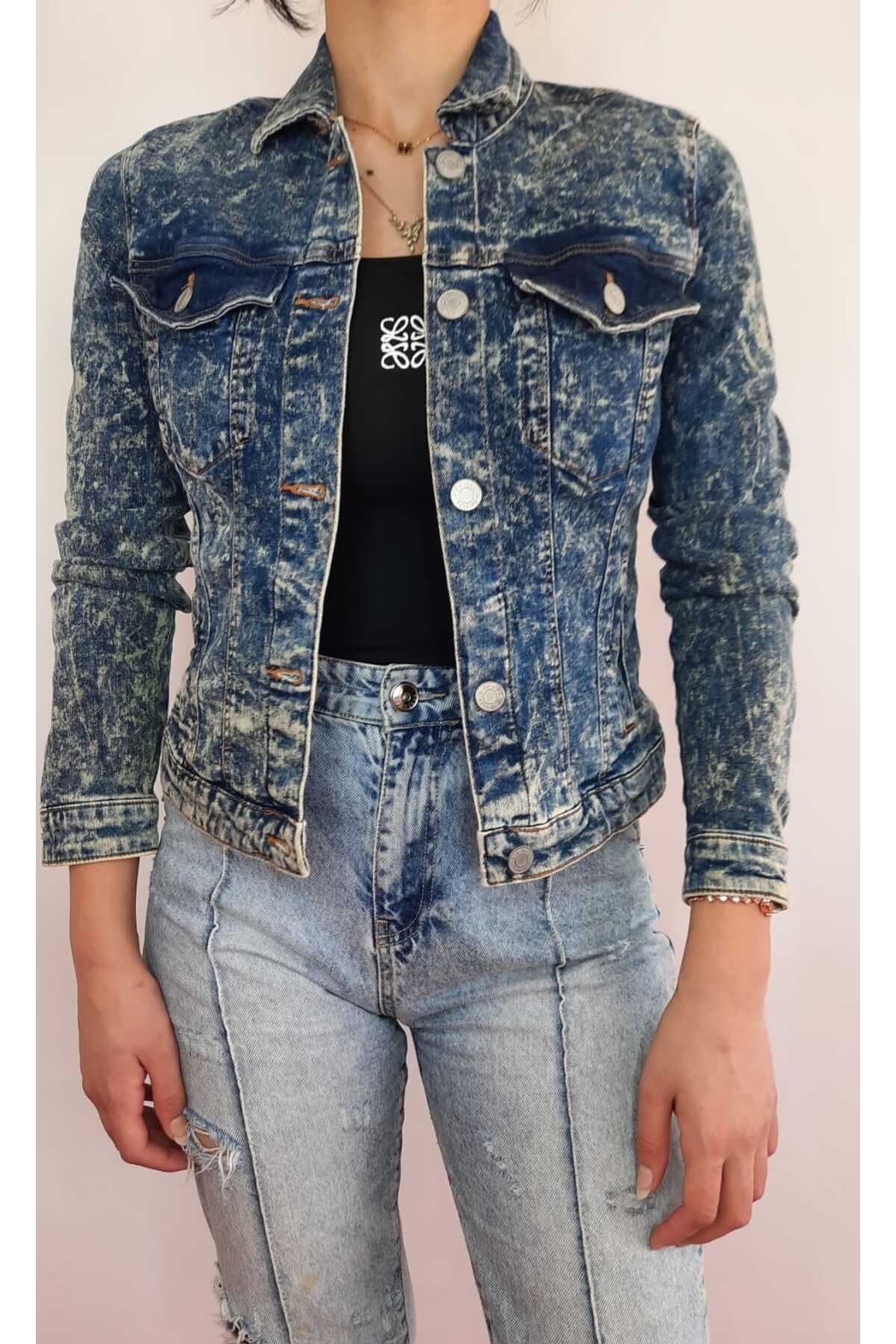 ŞIK VE MUTLU Kadın Düğmeli Denim Batik Desen Kot Ceket