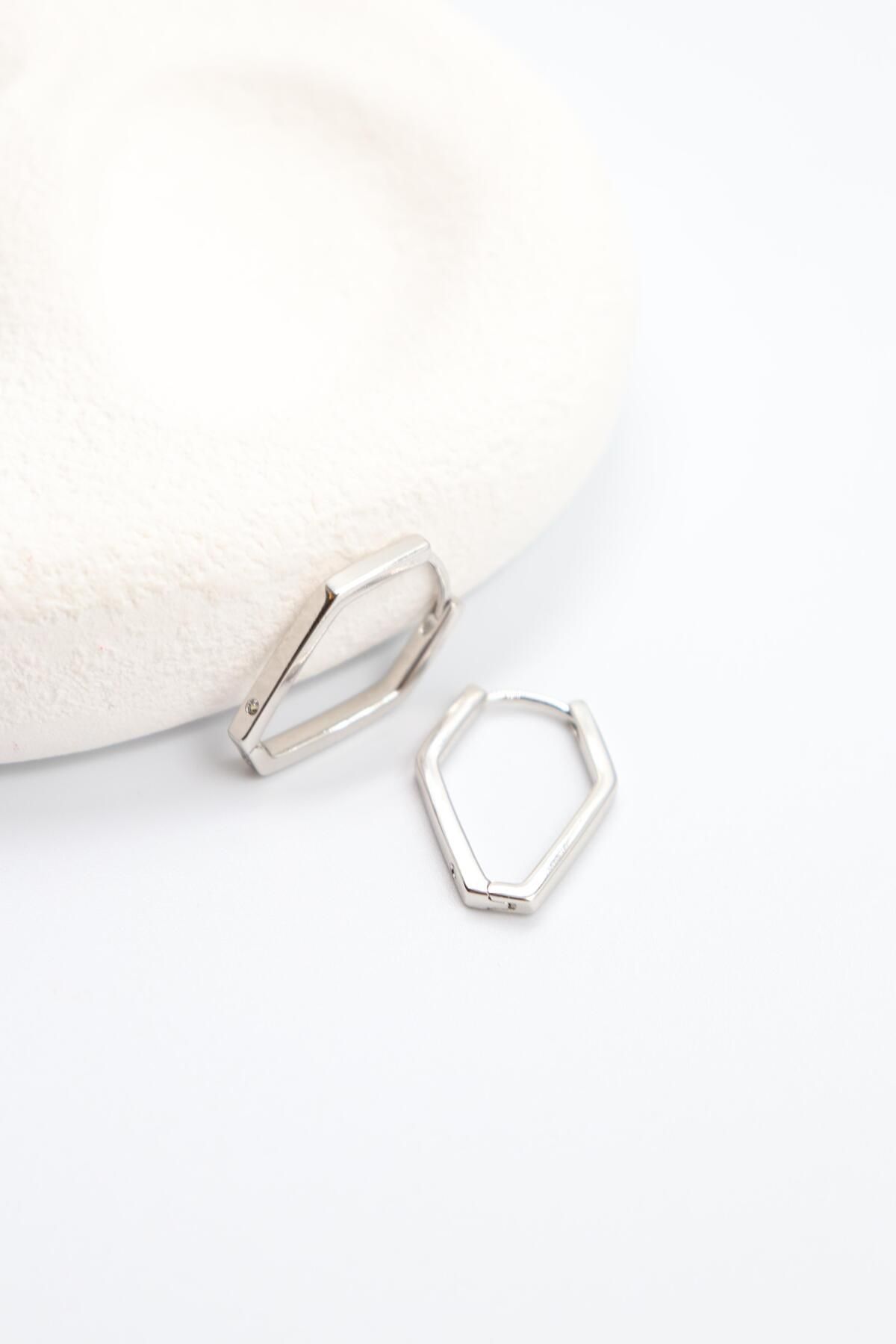BY CANSU ACCESSORİES Manuela Silver Küpe