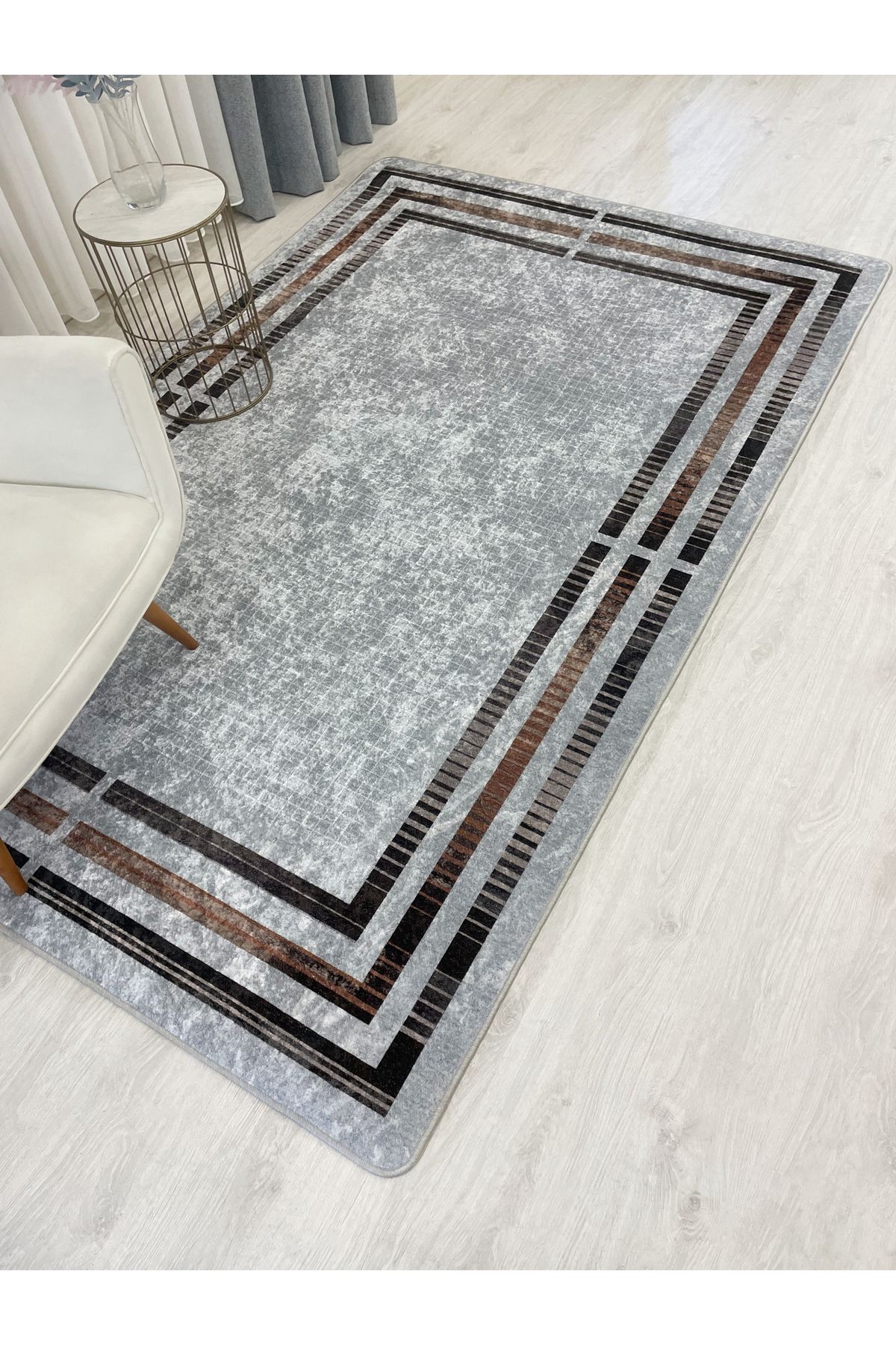 Brillant GRİ Renk Çizgi Desenli Kaymaz Taban Çerçeveli Halı