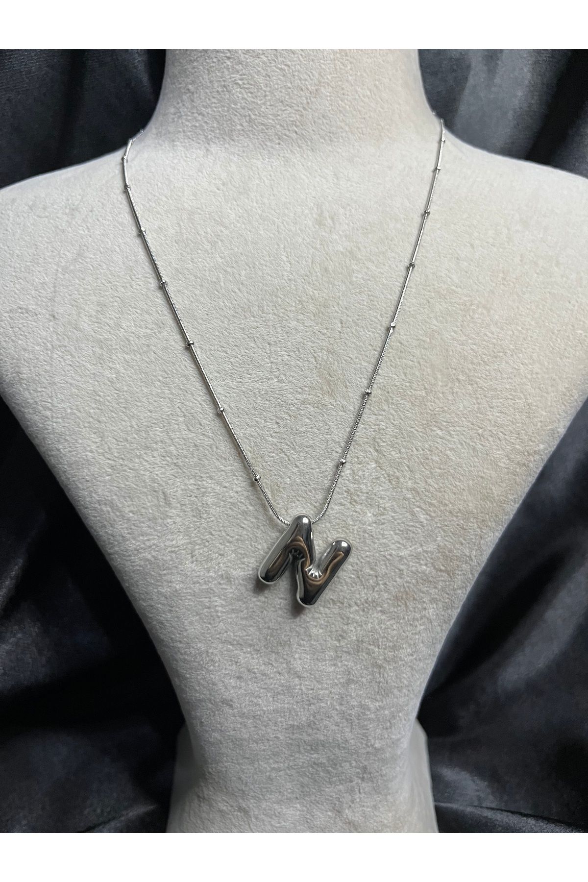Fam&Co Jewelry Balon Harf Kolye – N Harfi, Şık ve Minimal Tasarım