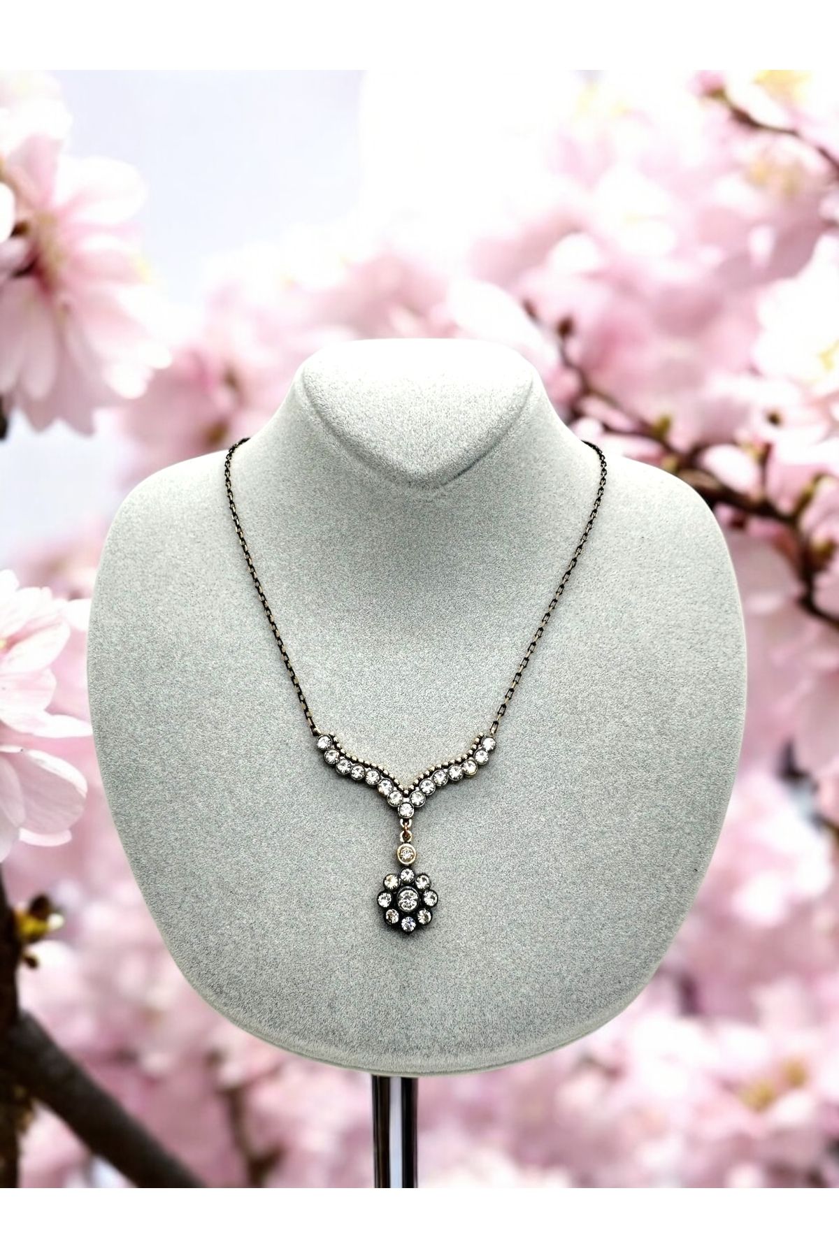 FUYA JEWELLERY Çiçek Motif Taşlı Kolye