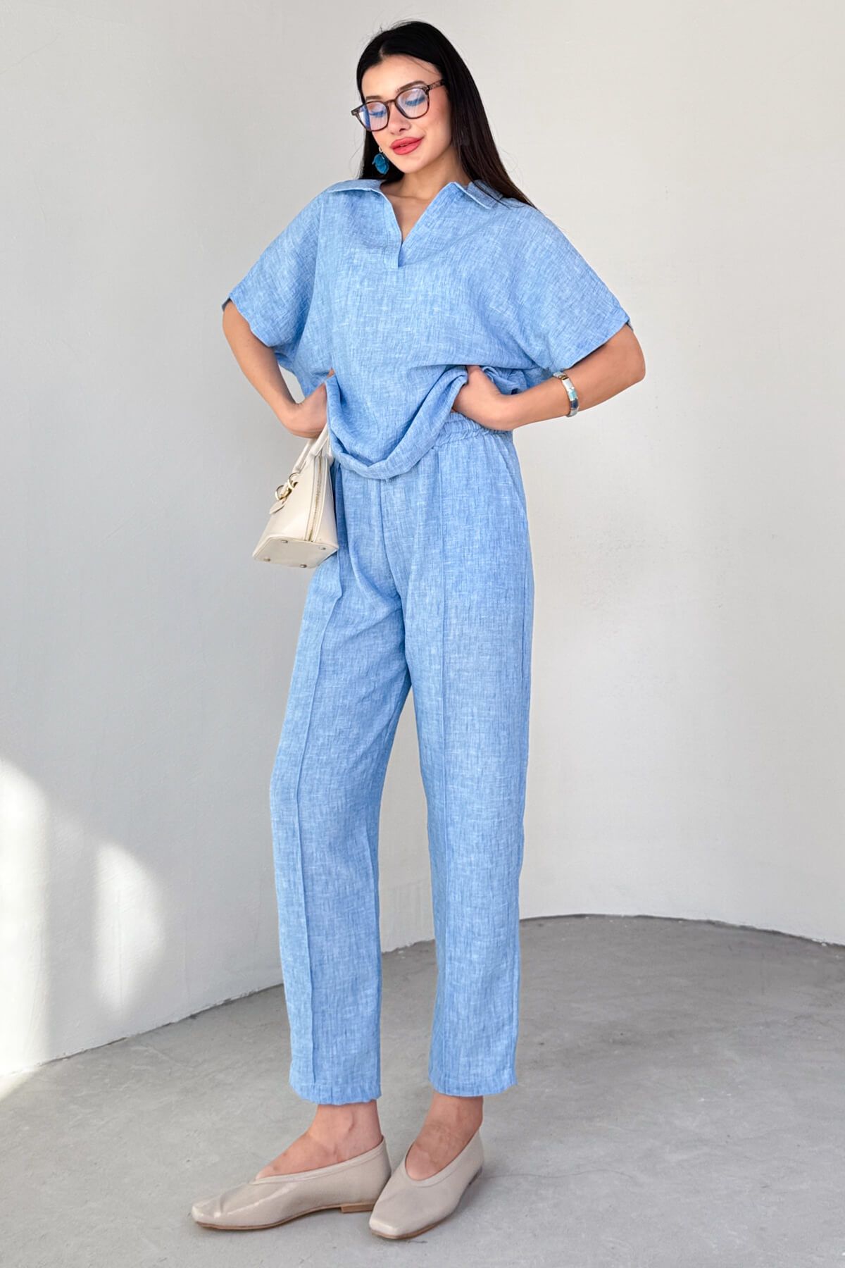 Cappmoda TKM-13309 Mavi Polo Yaka Oversize Tişört & Bağlama Detaylı Havuç Pantolon İkili Takım