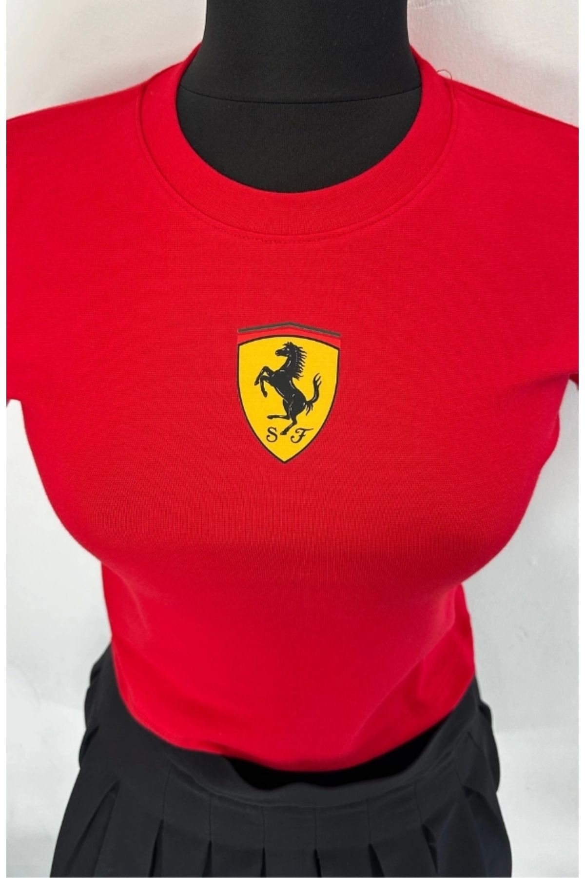 1blood Ferrari Logo Kırmızı Crop