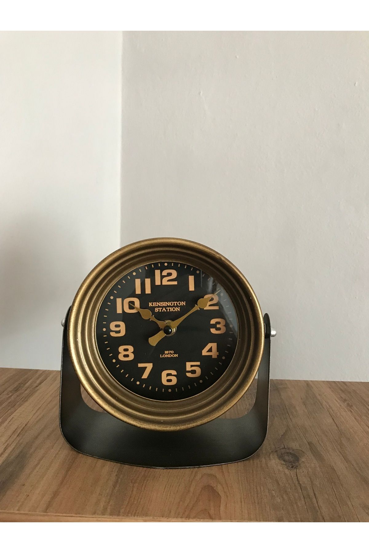 NOSTALJİM STANDLI METAL MASA SAATİ