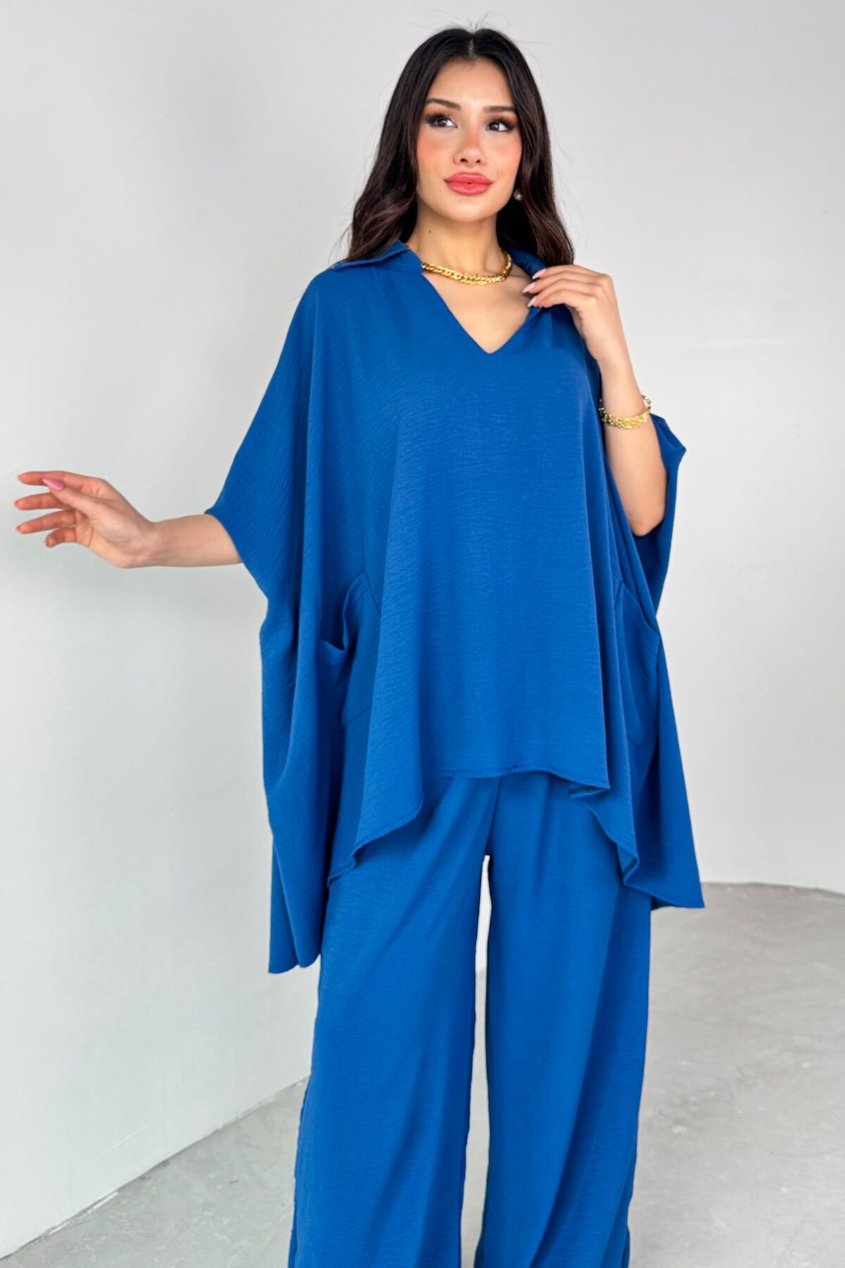 Cappmoda TKM-13286 Saks Mavisi Gömlek Yaka Cepli Yarasa Kol Bluz Bol Paça Salaş Pantolon İkili Takım