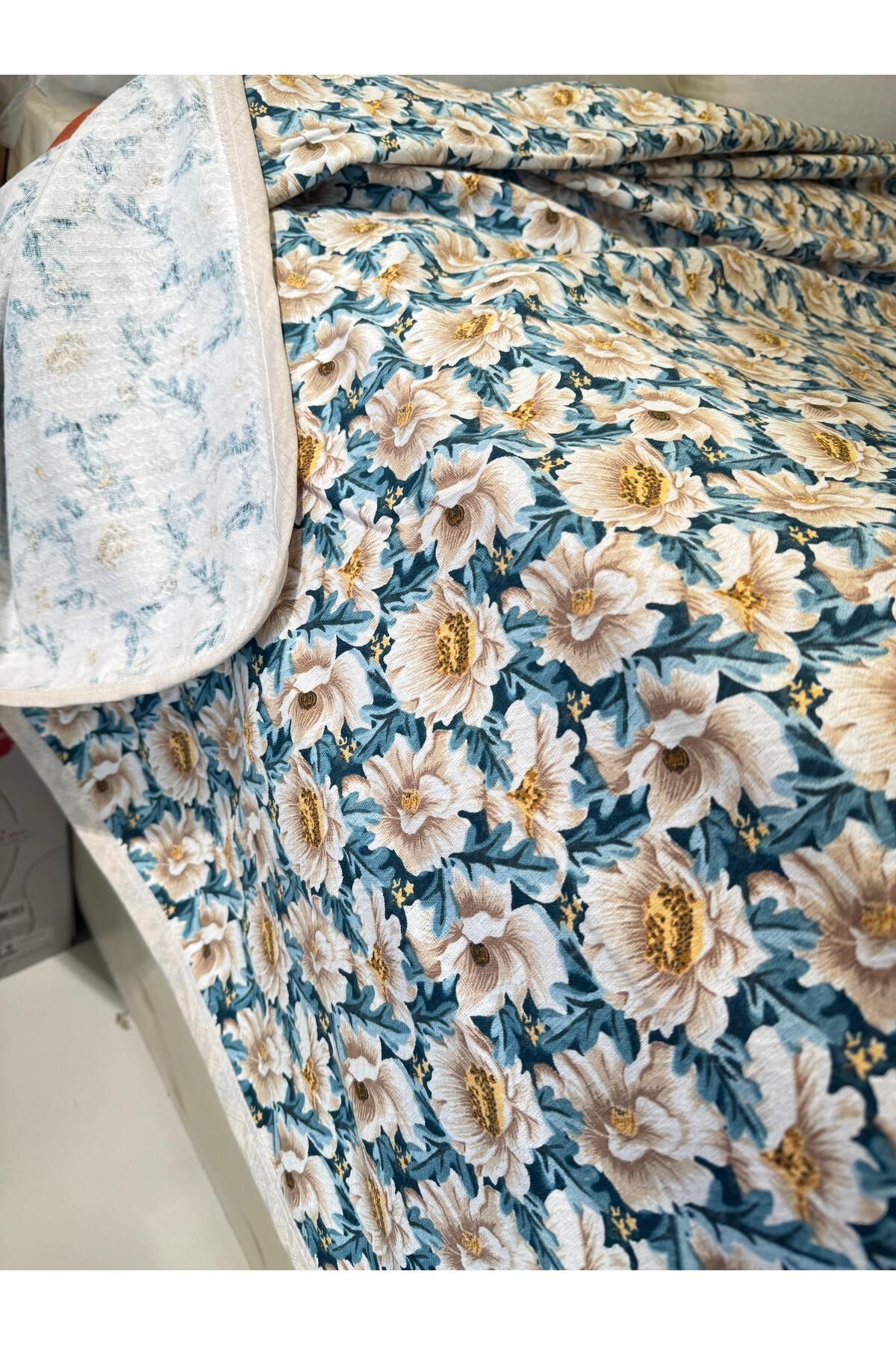 ŞENER HOME Papatya Desen Baskılı 150x240 Cm. Tek Kişilik Tek Pike