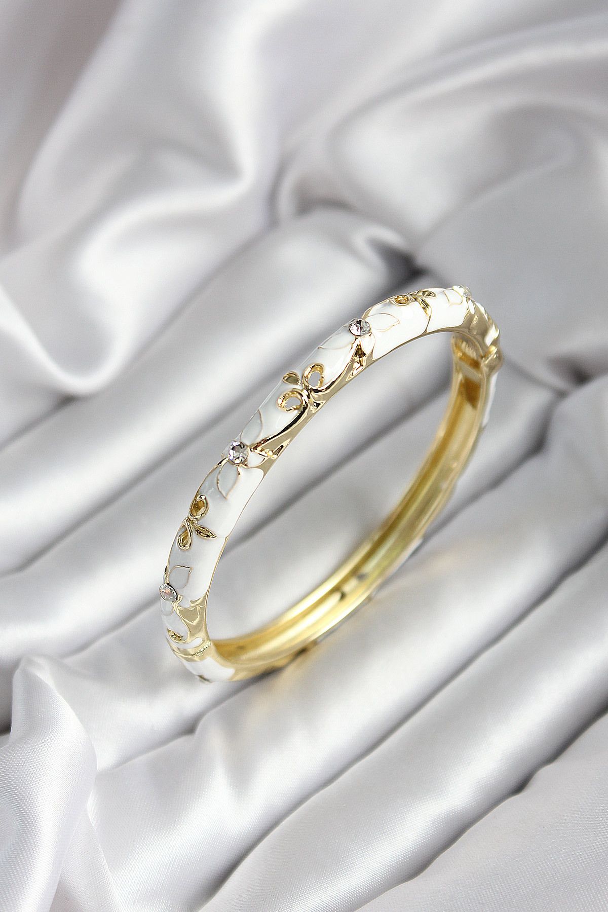 Goşenefmafe Mineli Pirinç Beyaz Çiçek Desenli Zirkon Taşlı Gold Renk Kadın Kelepçe (çap 60 mm)