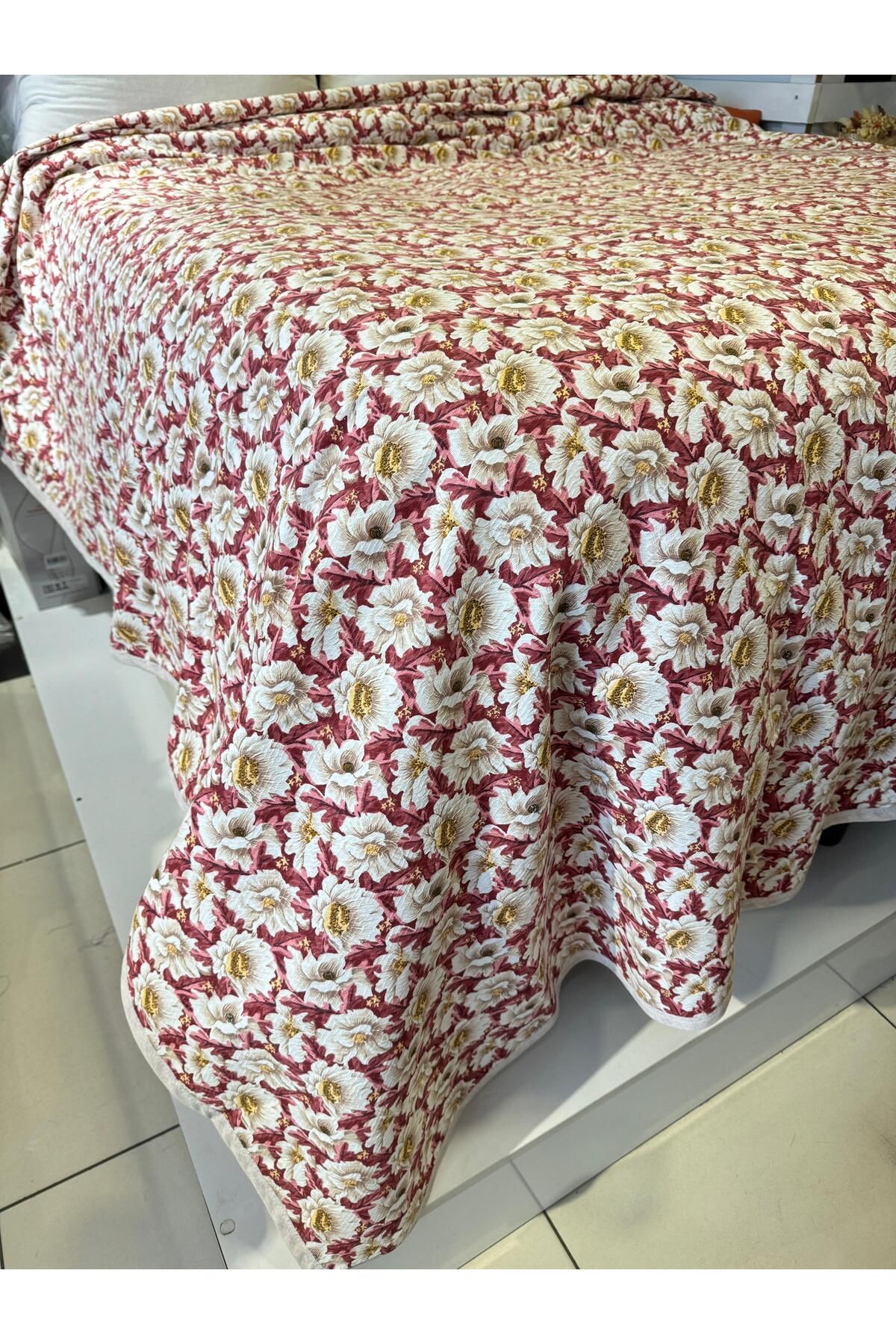 ŞENER HOME Papatya Desen Baskılı 150x240 Cm. Tek Kişilik Tek Pike