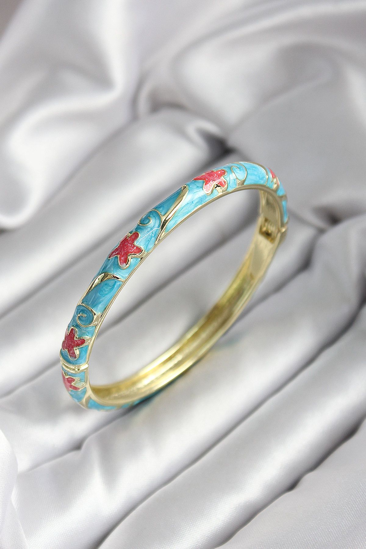 Goşenefmafe Mineli Pirinç Mavi Çiçek Desenli Gold Renk Kadın Kelepçe (çap 60 mm)