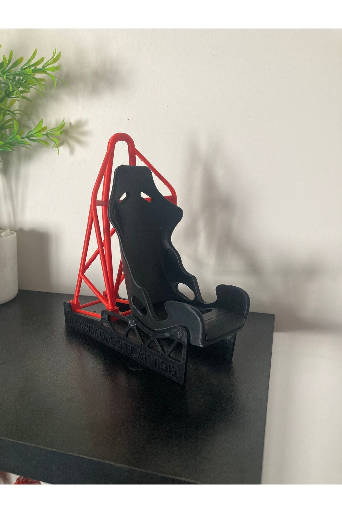 3D Recaro Yarış Koltuğu Şeklinde Telefon Tutucu – Sim Racing & Masaüstü Dekor