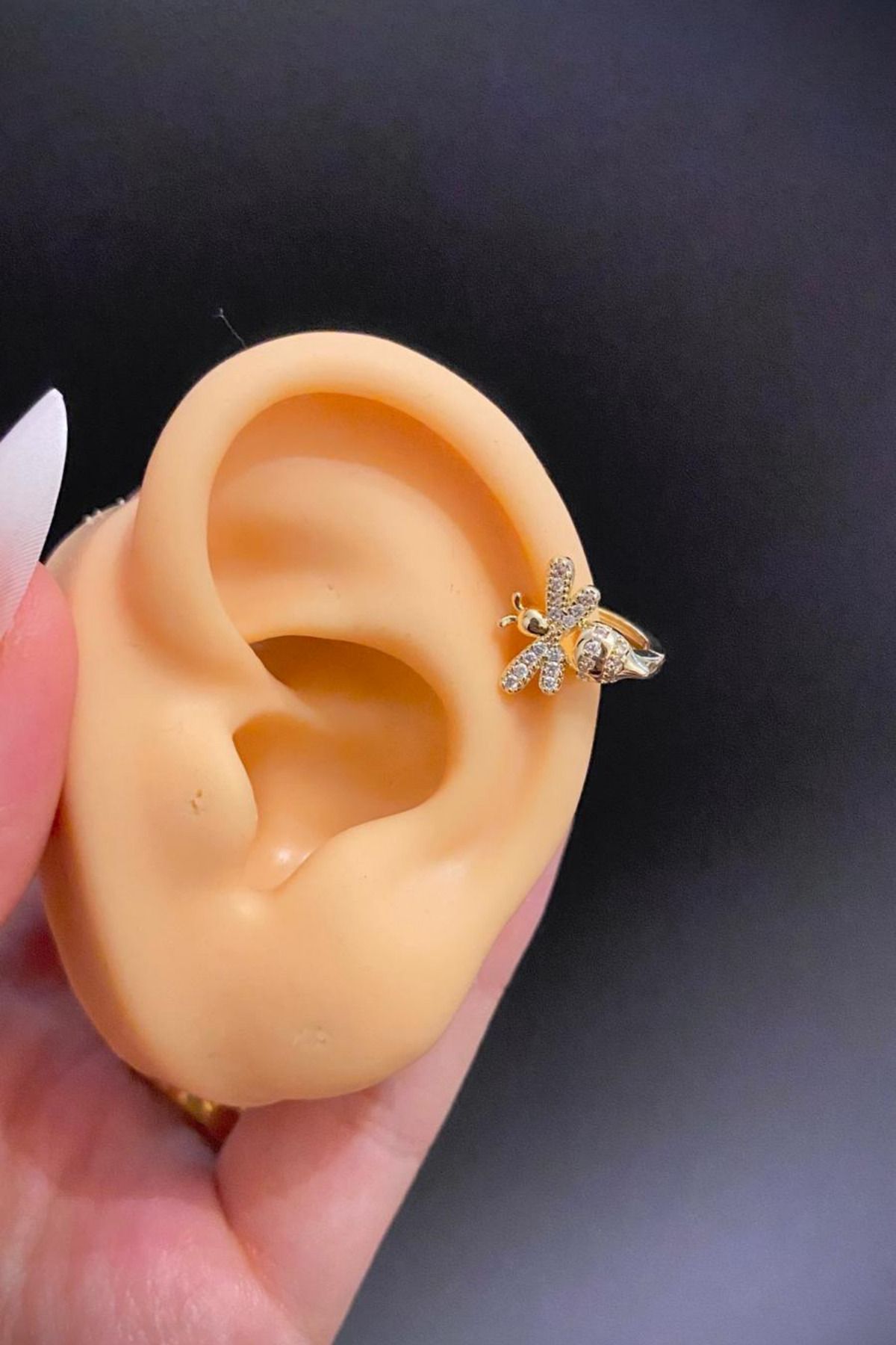 Blisse Piercing Kadın Gold Renk Arı Figürlü Zirkon Taşlı 316L Çelik Helix & Lobe Kıkırdak Piercing