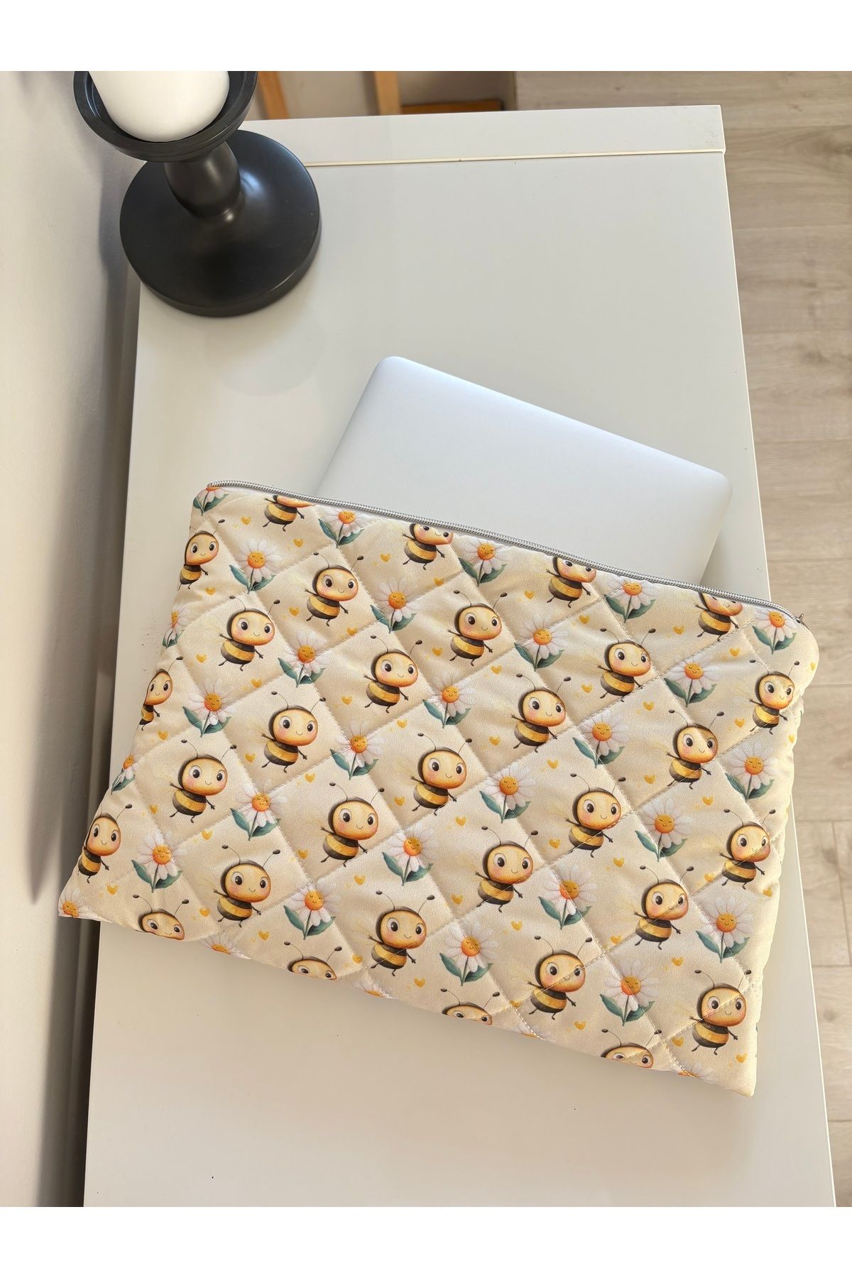 BABY KANGAROO Suya Dayanıklı 13-14-15'' Inç Laptop kılıfı / Arı Desenli Kapitoneli Beyaz Bilgisayar çantası