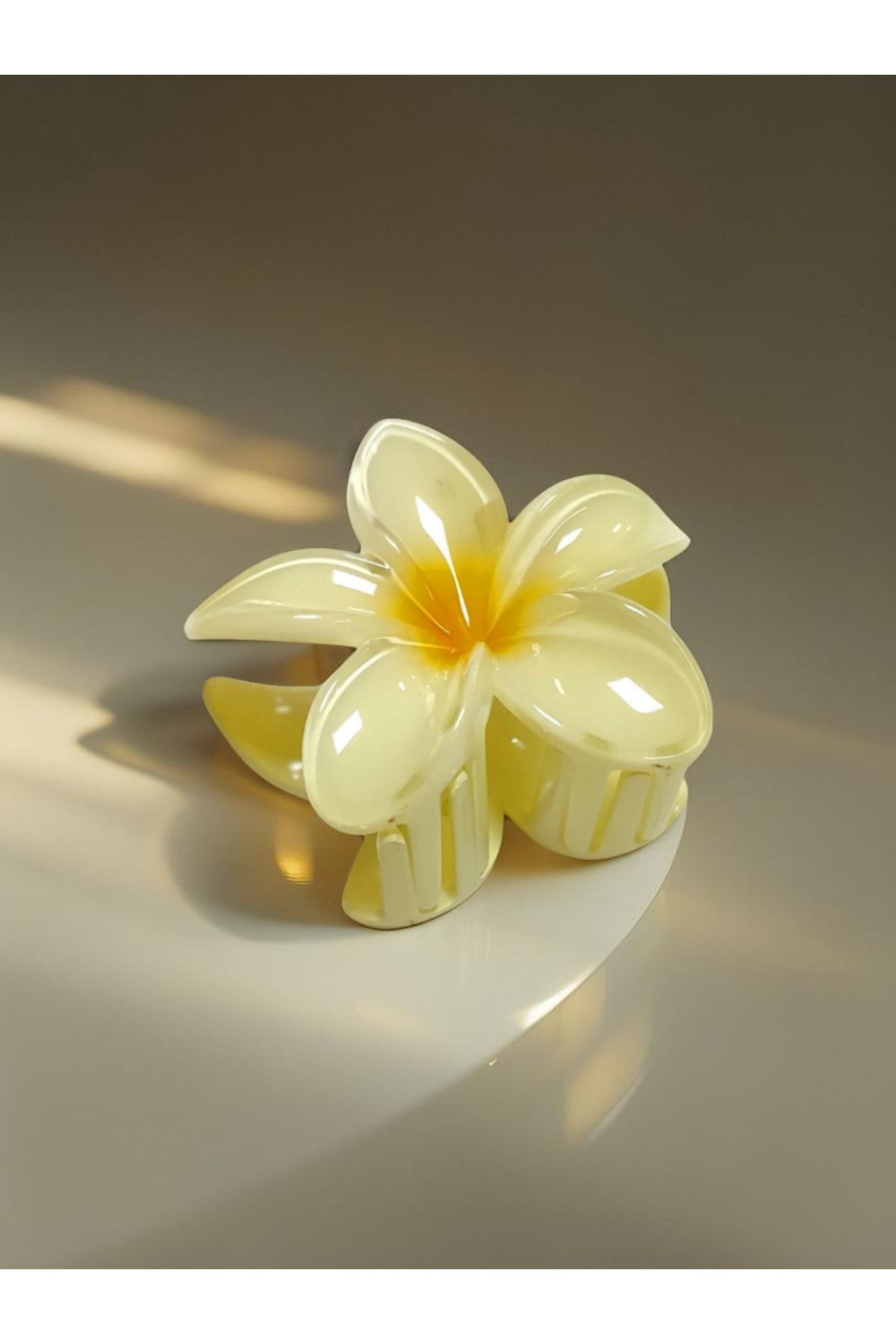 ZERİUM Lotus Sarı Mandal Toka – Şık Sağlam Kadın Saç Aksesuarı / Toka (8Cm)