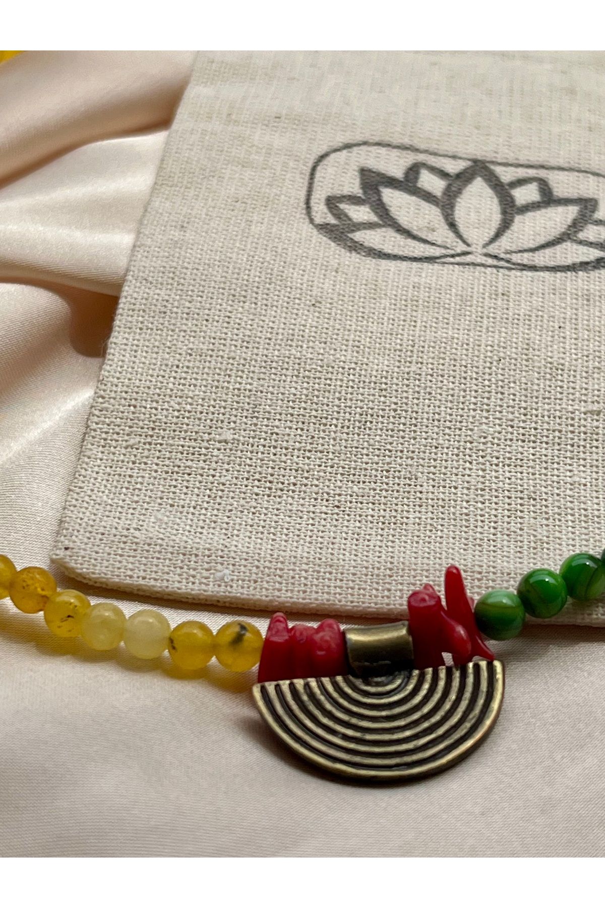 sanghatelier Akik- ve Mercan Doğal Taşlı- Yelpaze Objeli Kolye