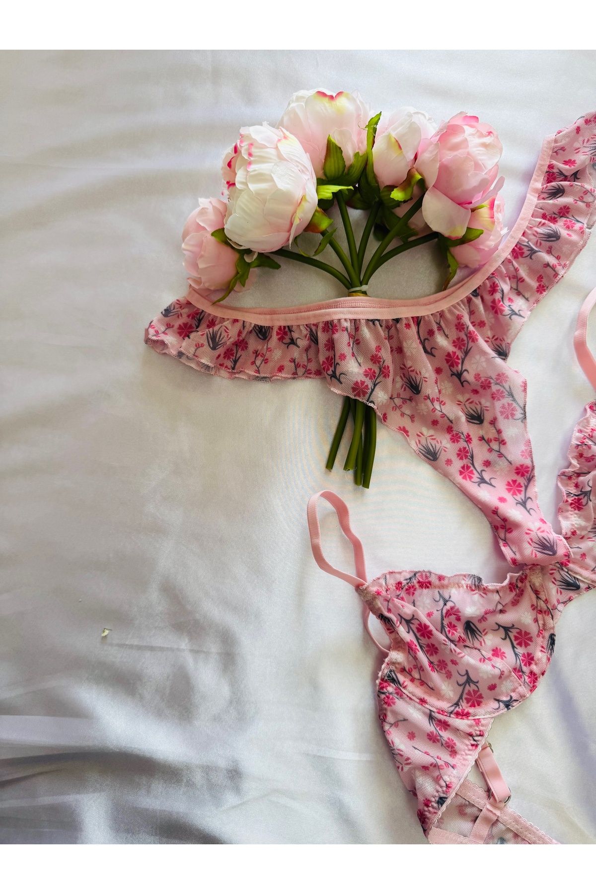 TRIO LINGERIE Siyah Fırfırlı Çiçek Desenli Transparan Romantik Bralet Takım
