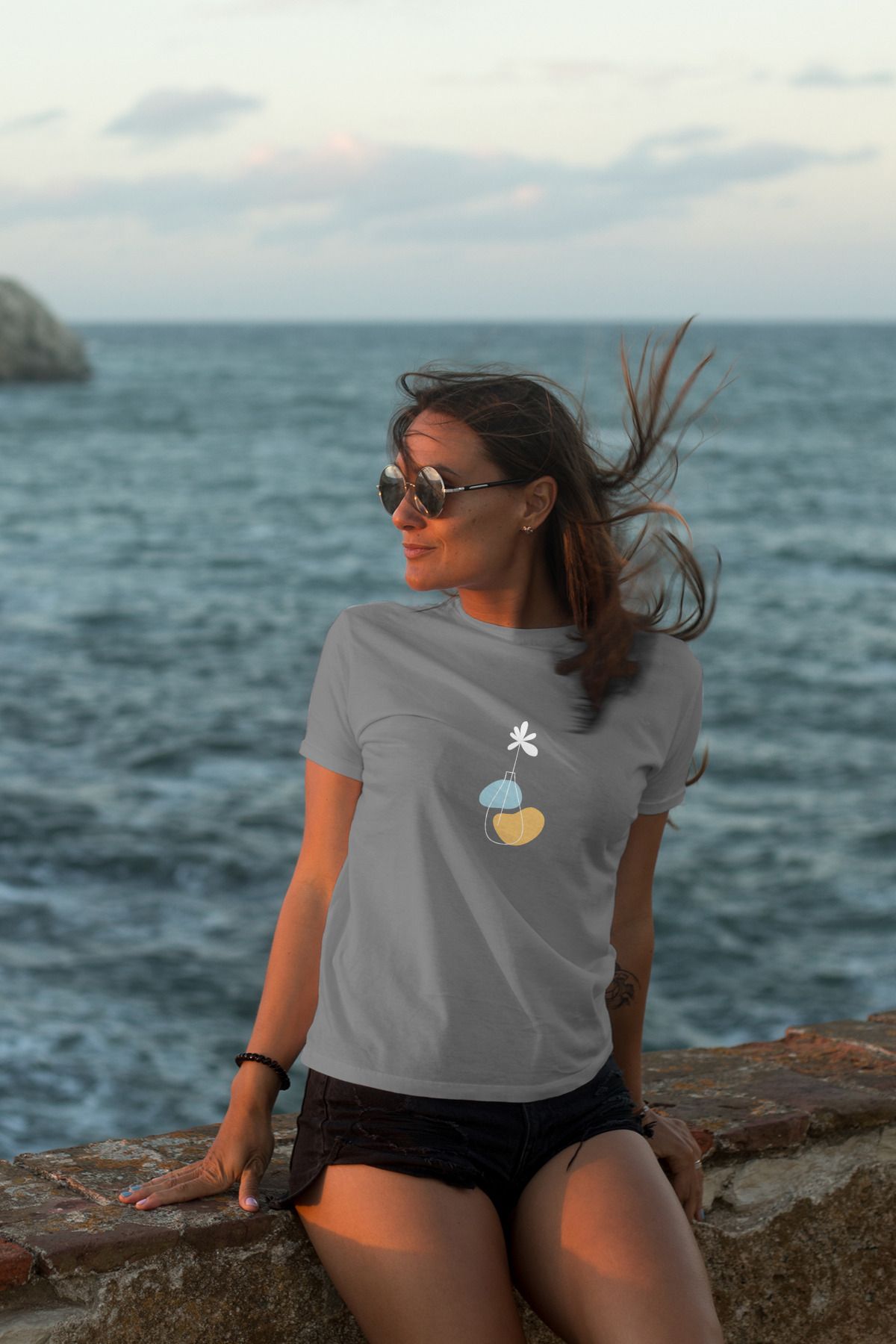 Decrift Minimal Vazo %100 Pamuk Kadın T-Shirt