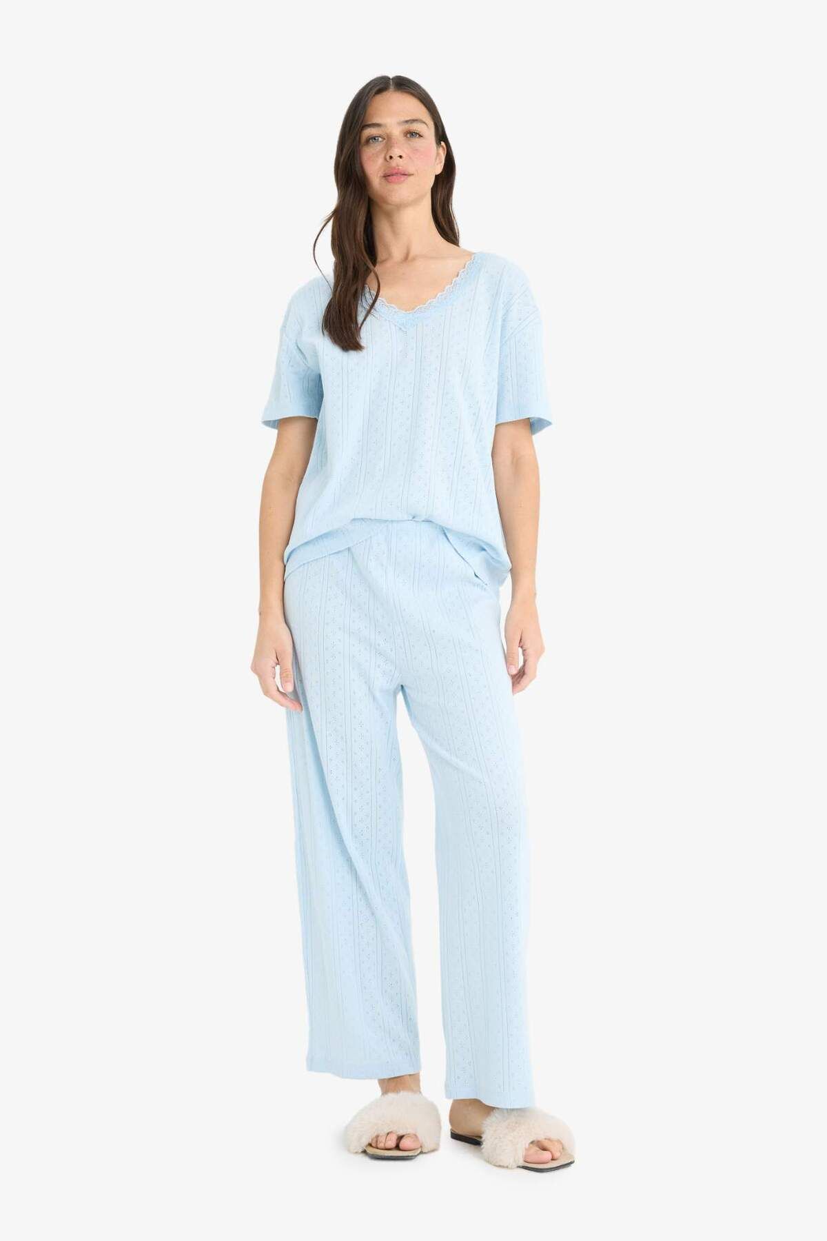 DeFacto Regular Fit Pijama Takımı Kısa Kollu V Yaka Pijama Üstü Esnek Belli Uzun Pijama Altı-Fall in Love E9