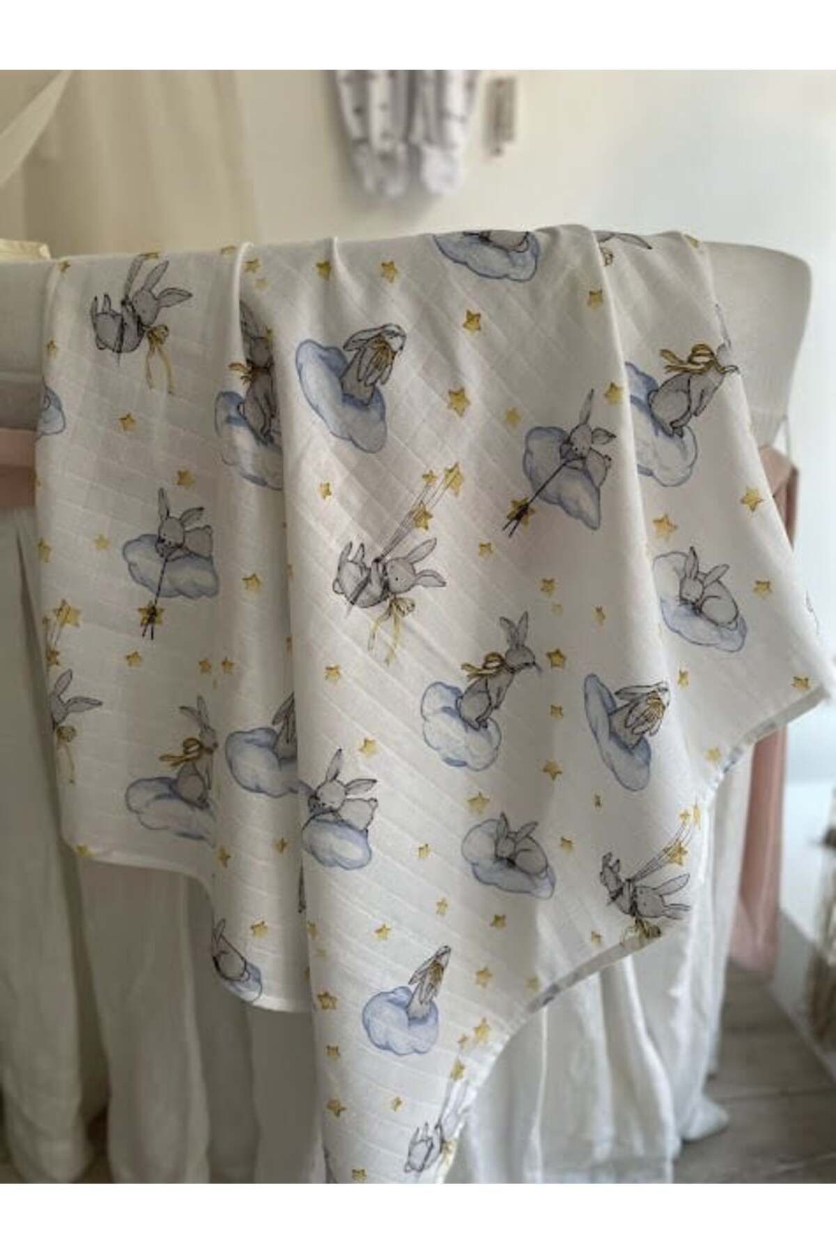 Derin Boutique Shop Buluttaki Tavşan Desenli Müslin Örtü