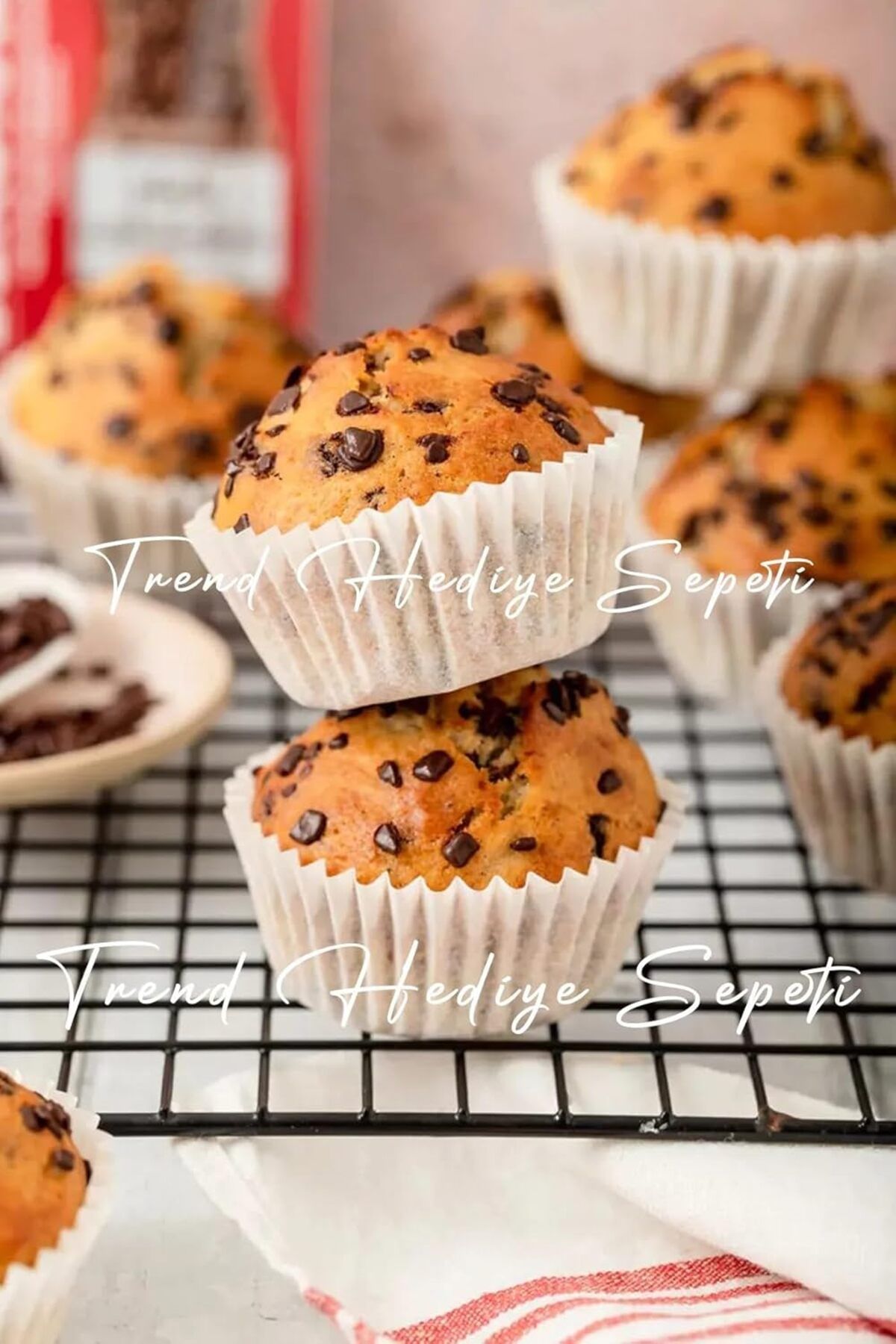 STOREMAX ELZ Hediye Sepeti Takribi 100 Adet Orta Boy Beyaz Muffin Kek Kalıbı 40x30 Mm, Cupcake Kağıdı, B