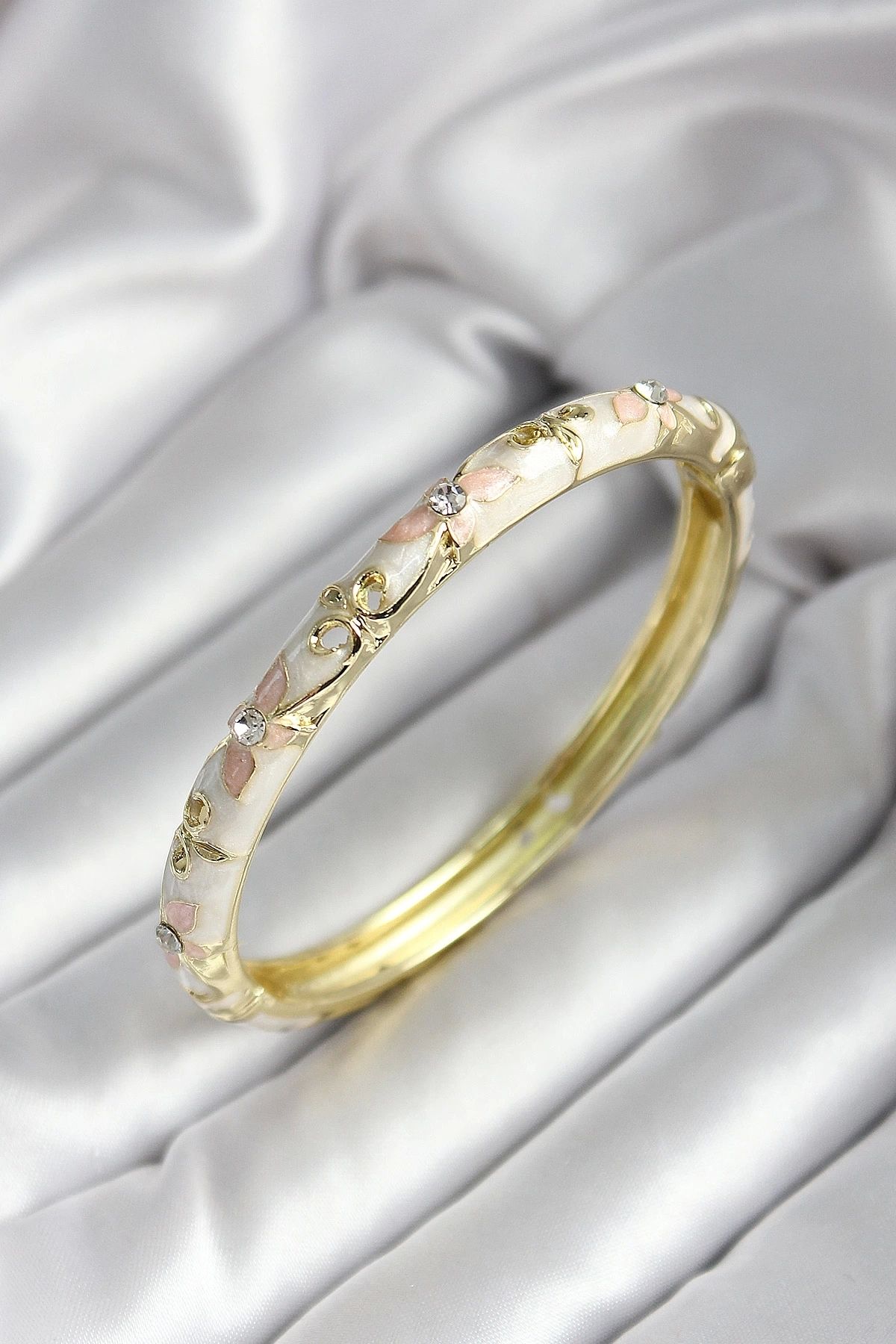 GLIMMERY Mineli Pirinç Kırık Beyaz Çiçek Desenli Zirkon Taşlı Gold Renk Kadın Kelepçe