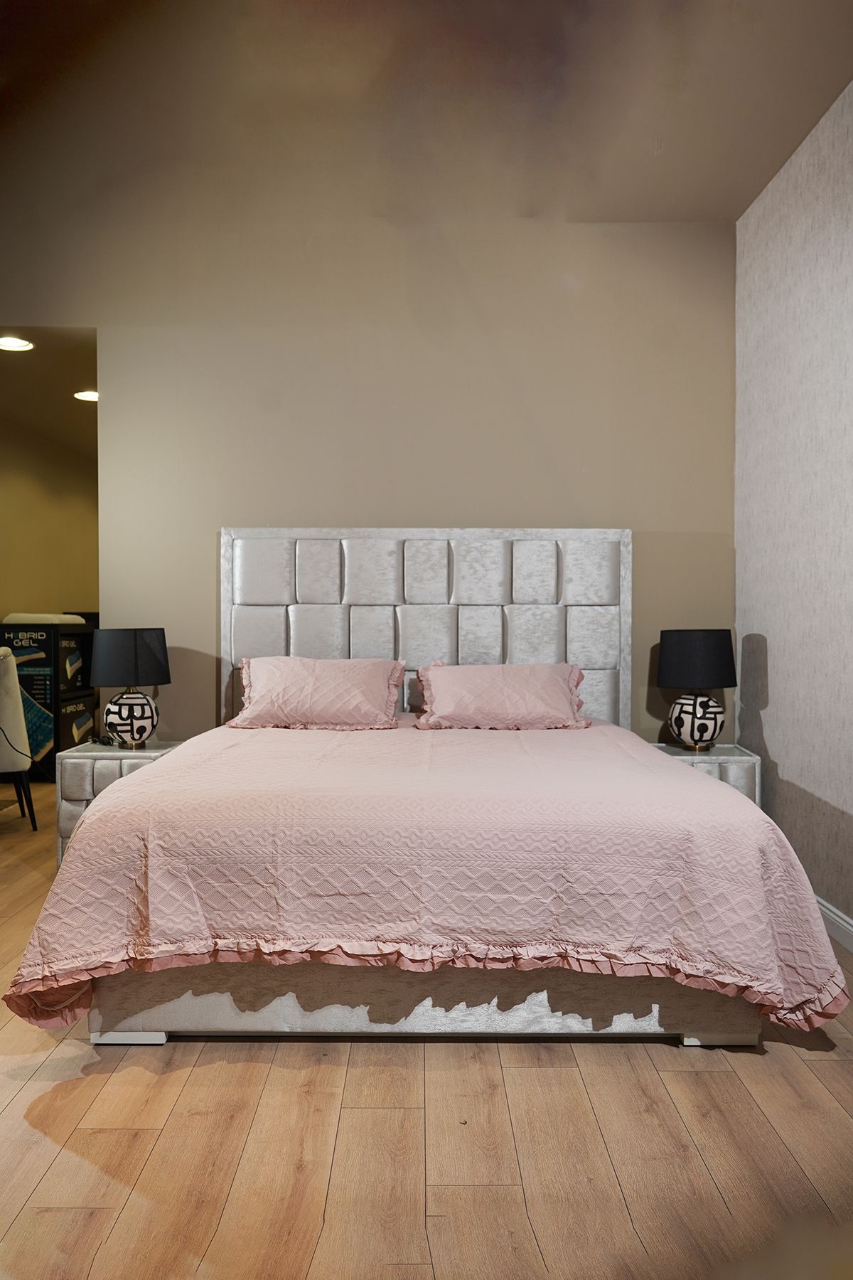 Dainty Home -sara- pudra Rengi Çift Kişilik Fırfırlı yatak örtüsü Takımı