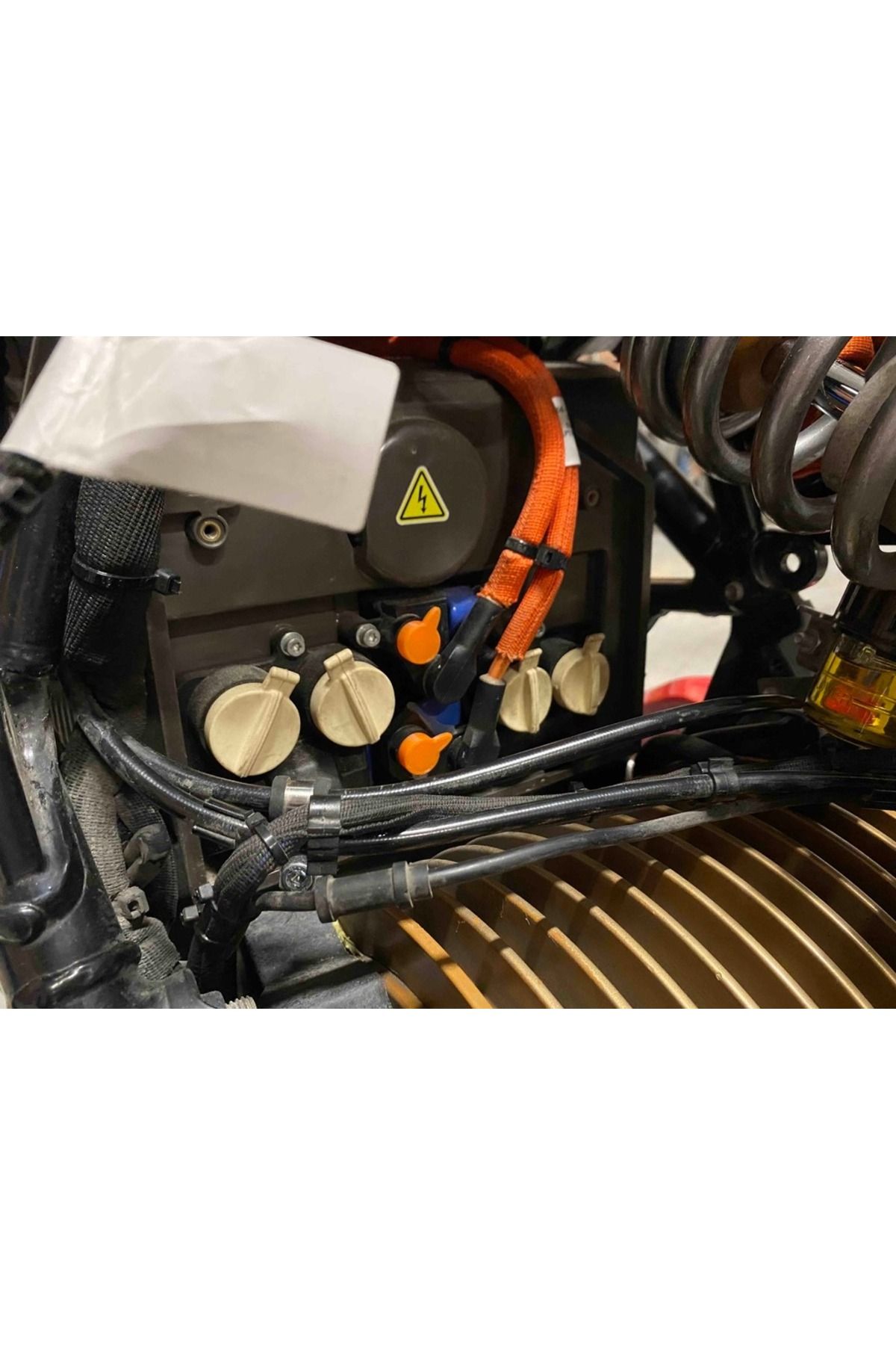 Lucest Sıfır SRF ve SRS Elektrikli Motosiklet 110V Pil Konektörü Kapağı (Plastik Aparattır!!!)
