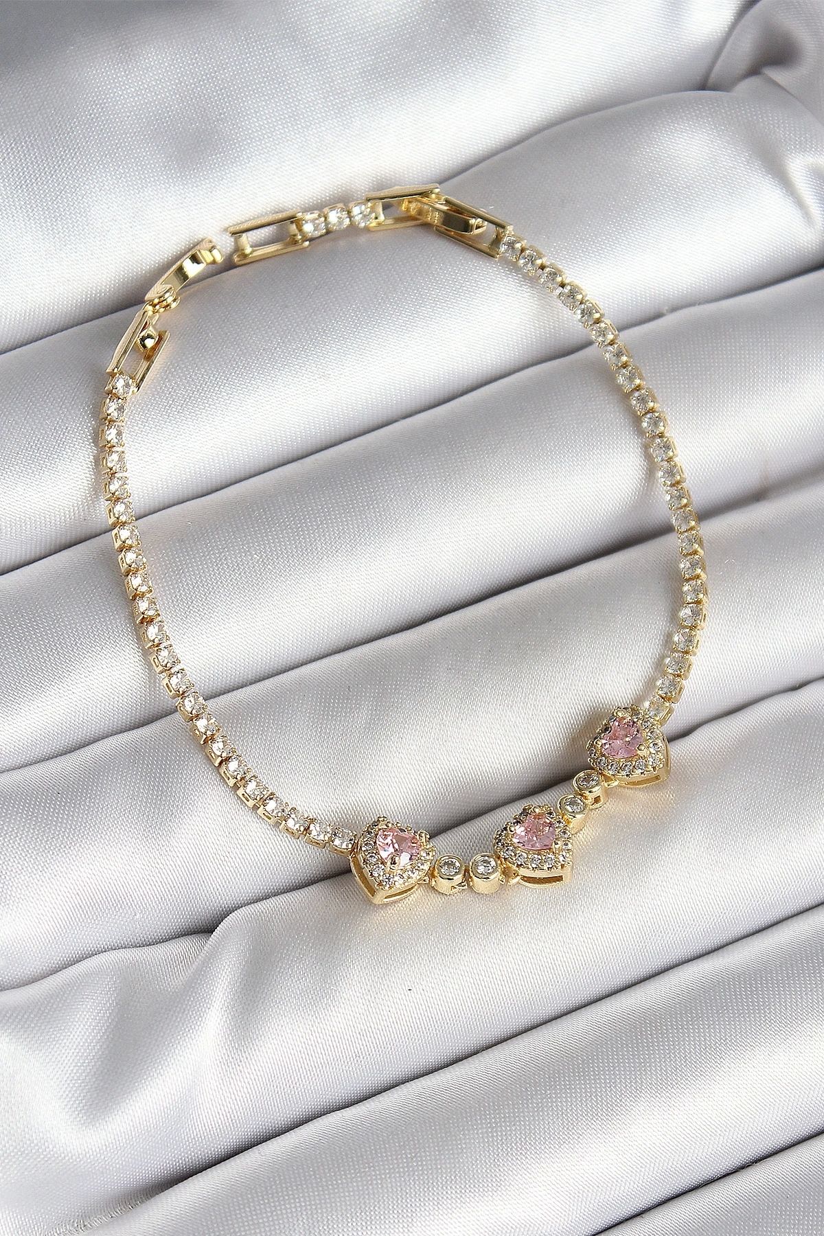 GLIMMERY Pirinç Sıralı Pembe Kalp Figürlü Zirkon Taşlı Gold Renk Kadın Bileklik
