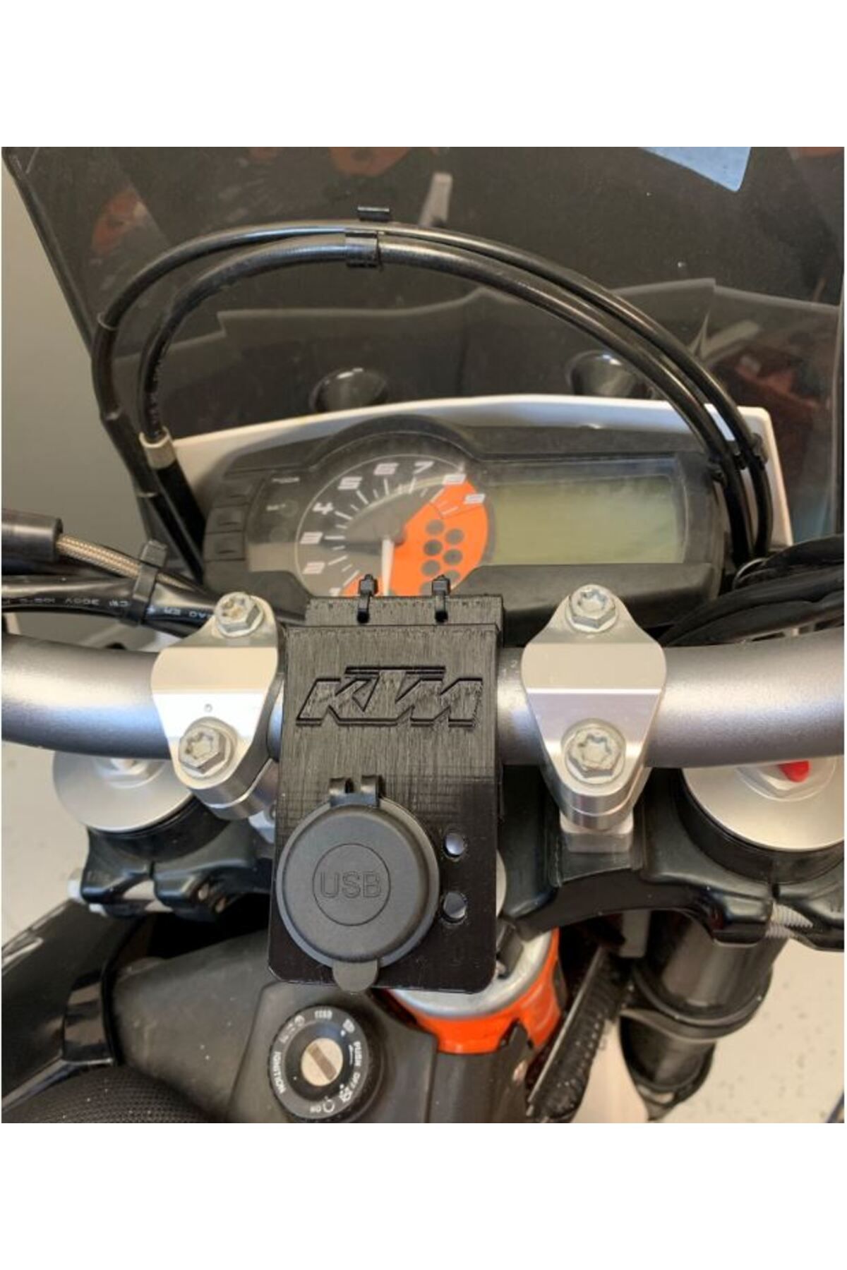 Lucest KTM 690 Gidon için USB fişi (Plastik Aparattır!!!)