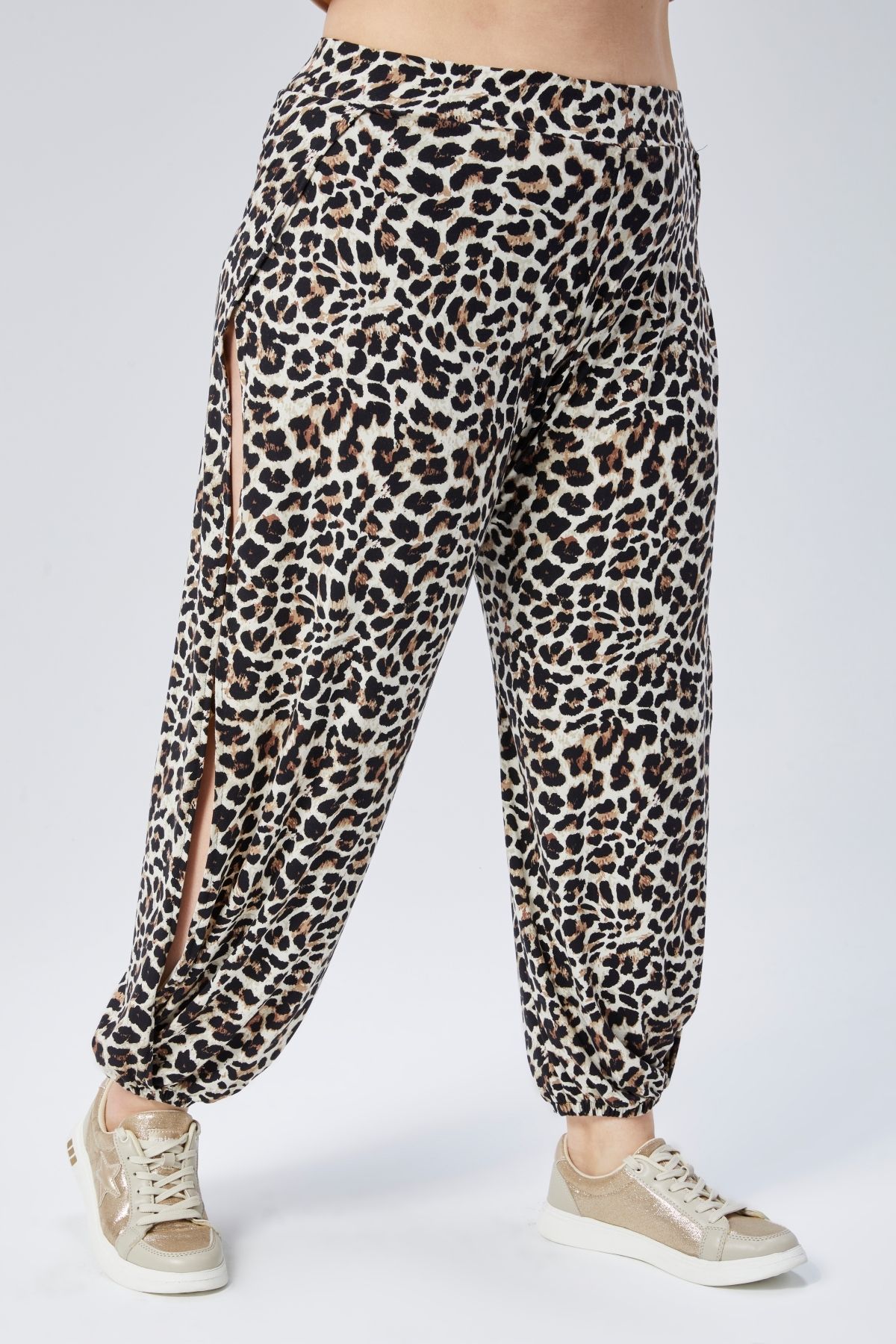 Curvy Trend Büyük Beden Leopar Desenli Beli ve Paçası Lastikli Yanı Boydan Yırtmaç Viskon Pantolon
