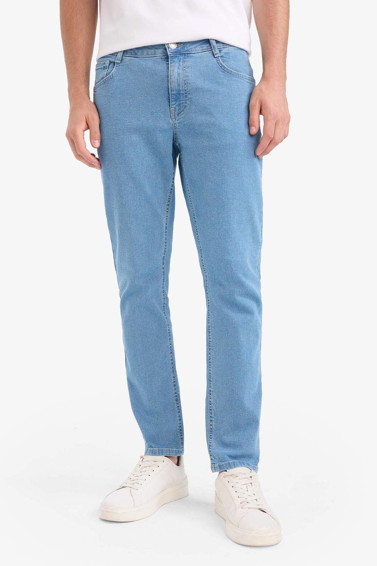 DeFacto Pedro Slim Fit Dar Kalıp Normal Bel Dar Paça Jean Pantolon E7436AX25SM