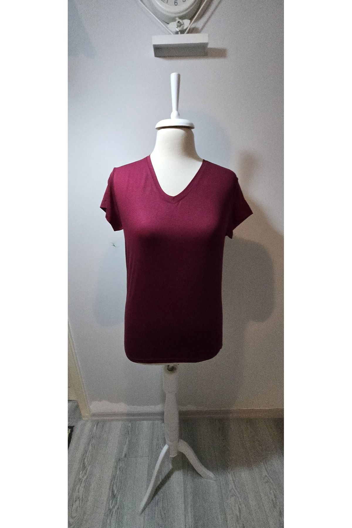Halil Çağan V yaka Basic Tshirt