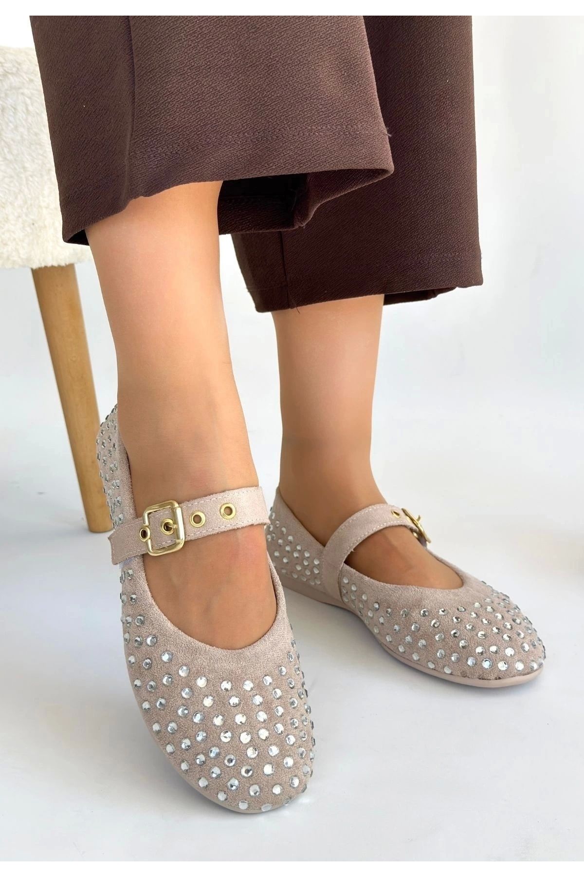 OurStyles Olise Bej Boncuk İşlemeli Babet Ayakkabı