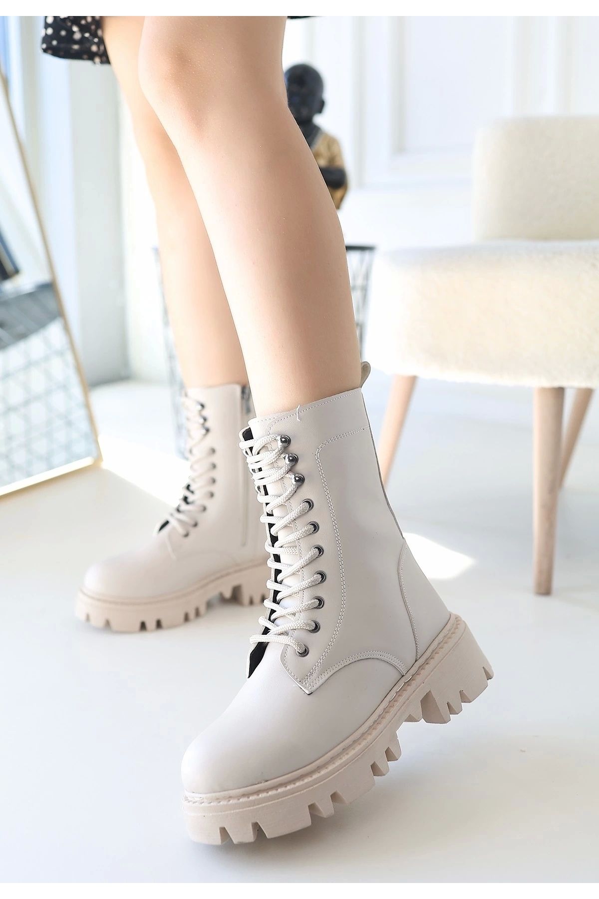 OurStyles Neole Bej Cilt Bağcıklı Bot