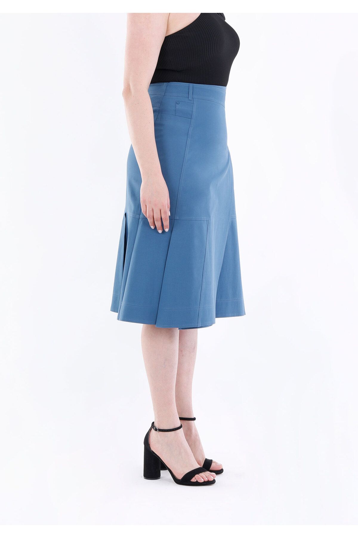 Guzella-Amvelop Midi Skirt with Pleat and Button Detail 4