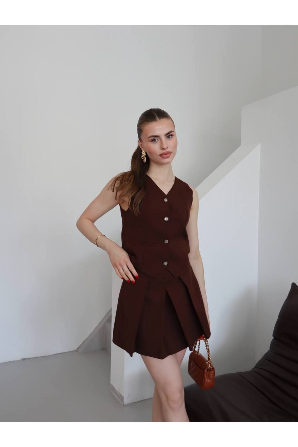 OTAKU Kadın Düğmeli Yelek ve Pileli Mini Etek Takım