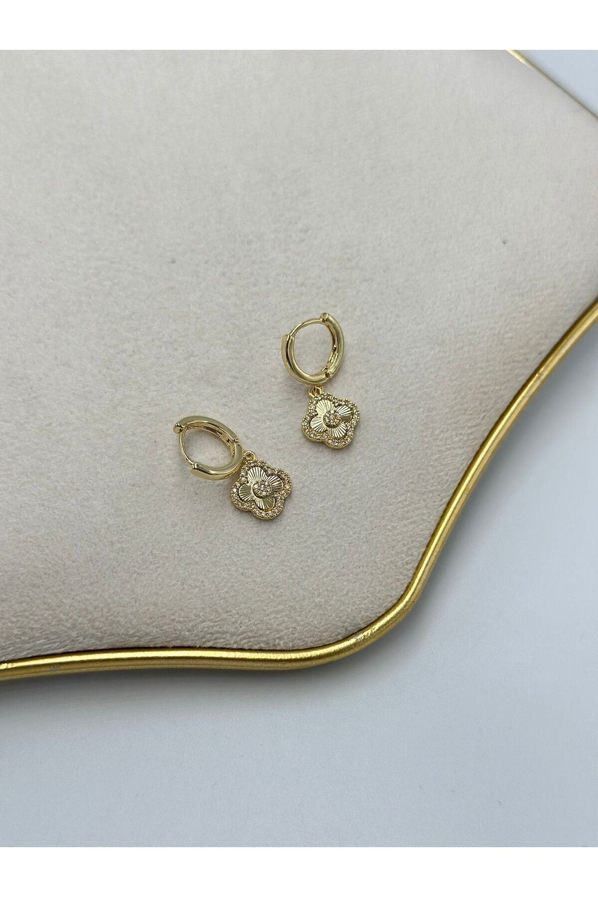MyladyAccessoriess Zirkon Taş Ve Yonca Detay Sallantılı Küpe