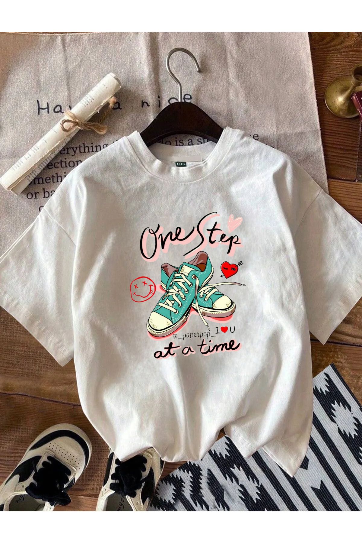 ELNOYA Unisex Pamuklu Beyaz Oversize "ONE STEP AT A TİME" Baskılı Rahat Günlük T-shirt