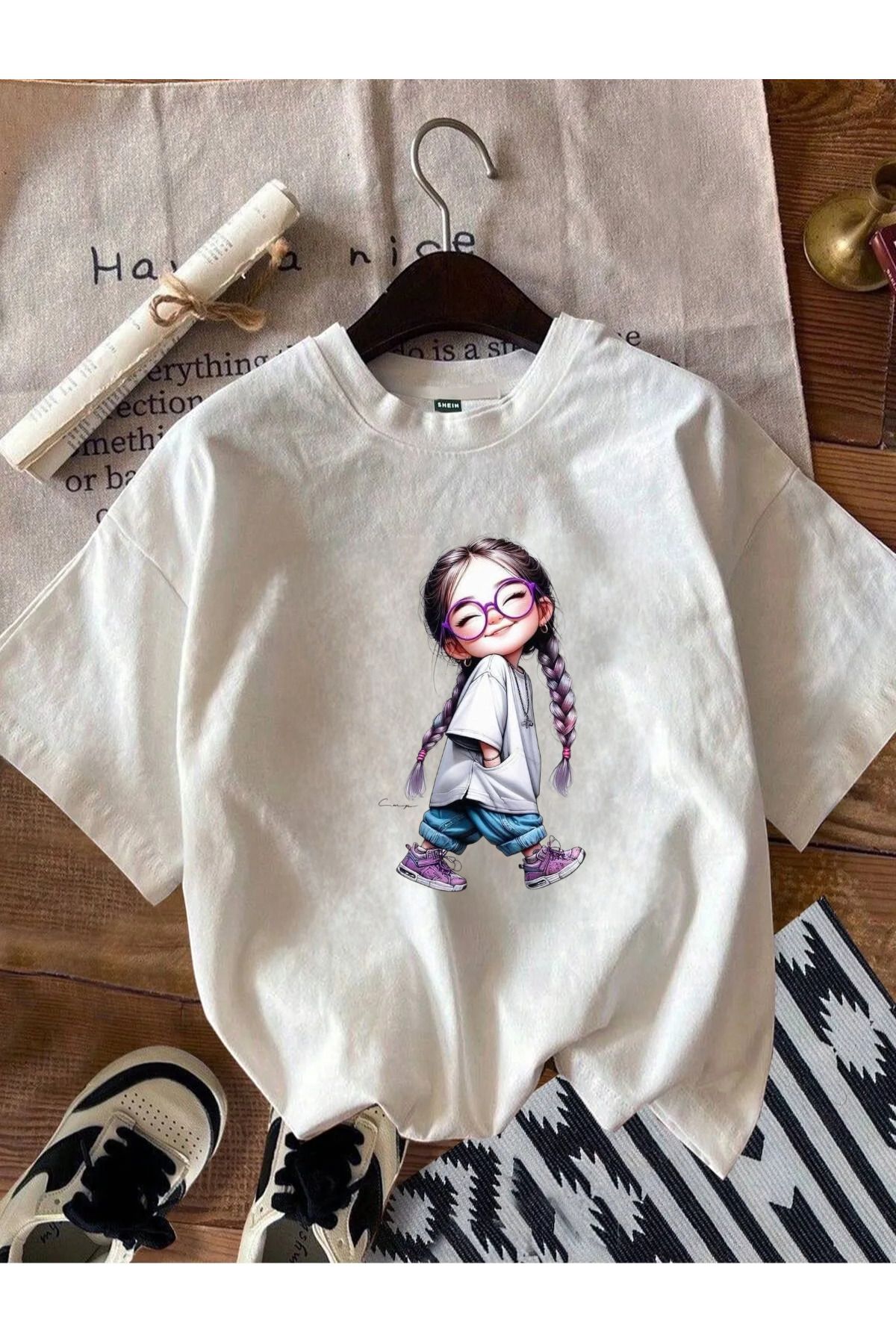 ELNOYA Unisex Pamuklu Beyaz Oversize "SEVİMLİ KIZ" Baskılı Rahat Günlük T-shirt