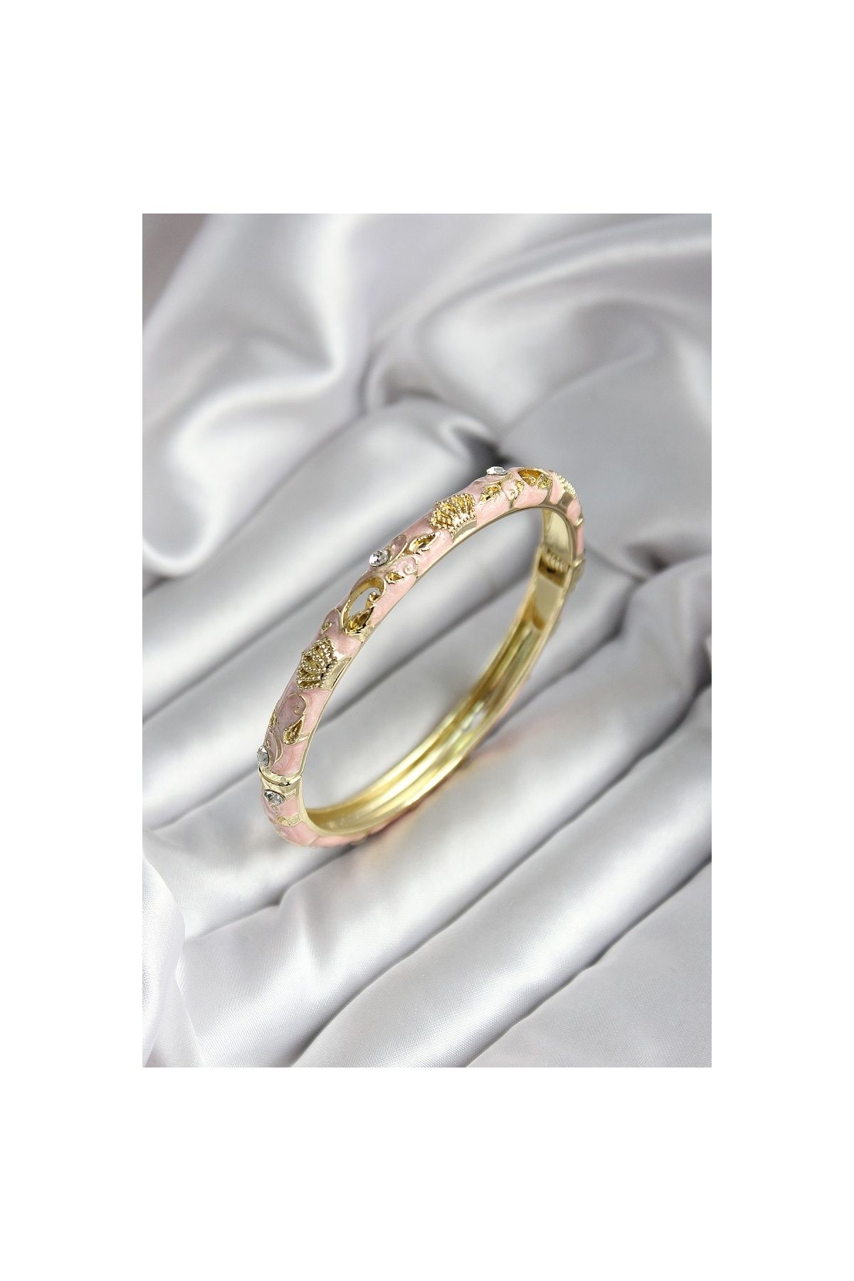 Findit Mineli Pirinç Açık Pembe Kraliçe Taç Desenli Zirkon Taşlı Gold Renk Kadın Kelepçe