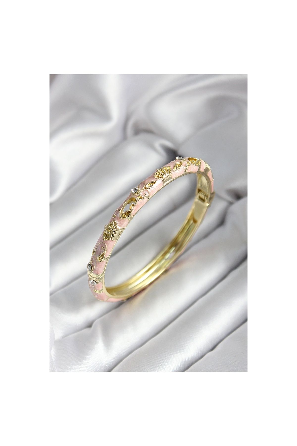 Findit Mineli Pirinç Açık Pembe Kraliçe Taç Desenli Zirkon Taşlı Gold Renk Kadın Kelepçe