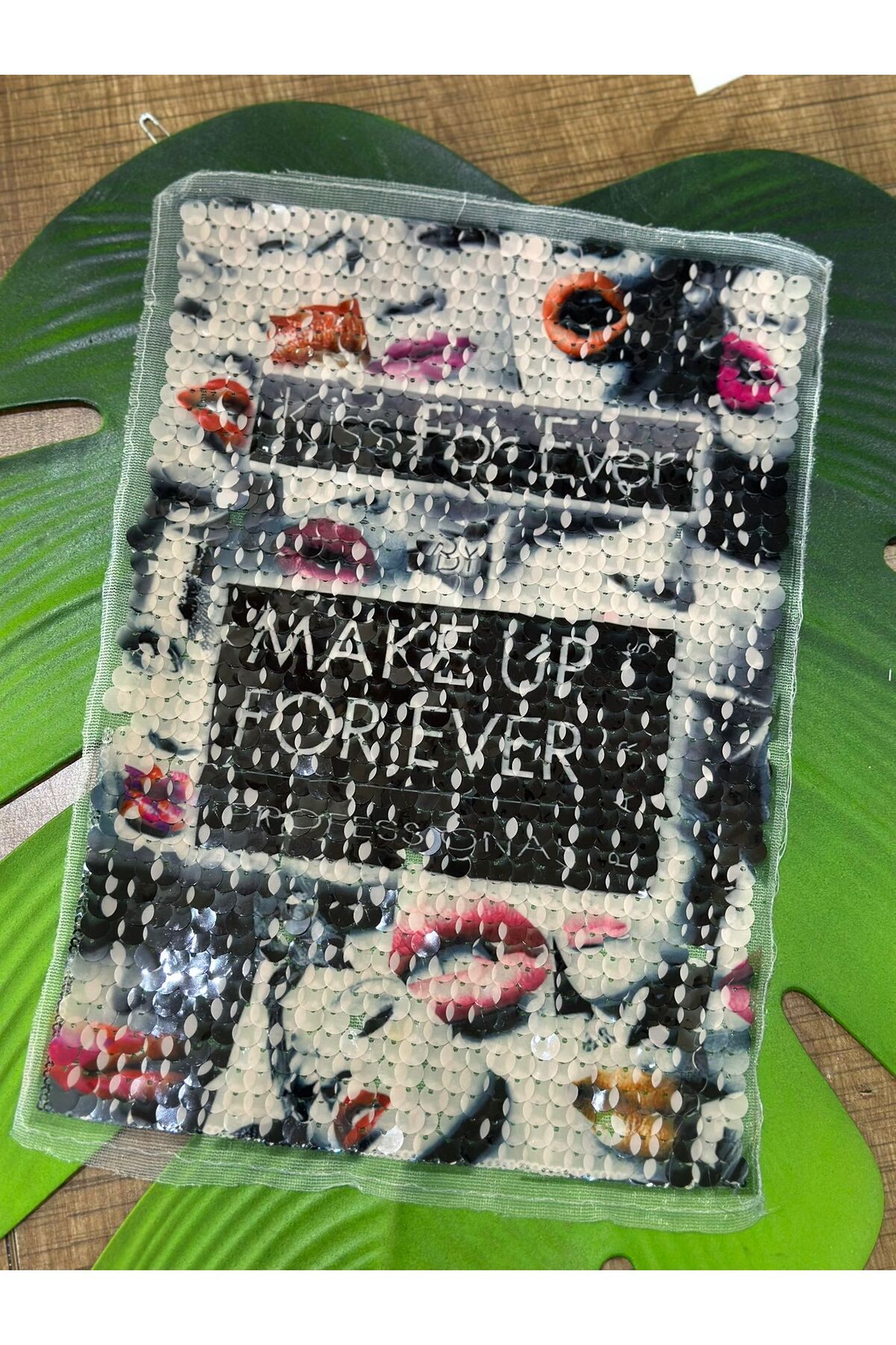 Gönülden Tasarım MAKE UP FOREVER YAZILI PAYETLİ ARMA DİKİŞ APLİKE 29X20 CM