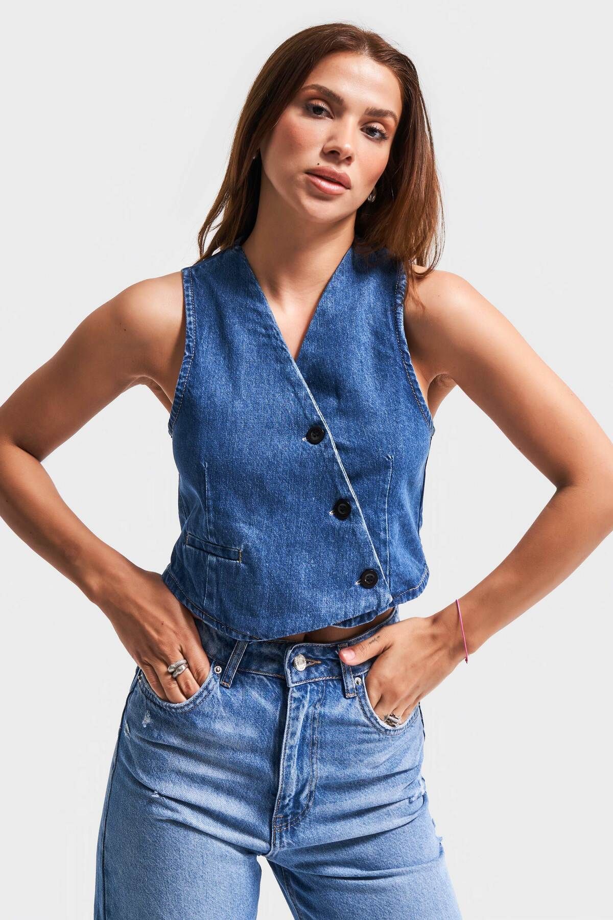 its basic Kadın Mavi Renk 1s5-5 Asimetrik Kesim Önü Düğmeli Sıfır Kol Denim Yelek