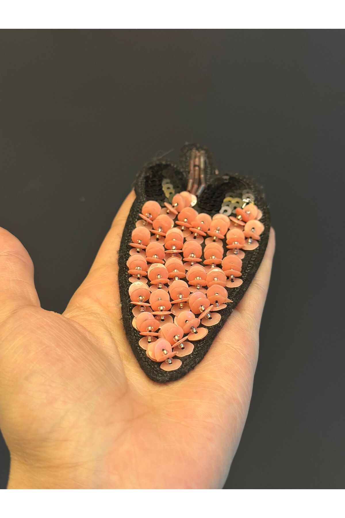 Gönülden Tasarım PEMBE PAYET İŞLEME ÇİLEK ARMA DİKİŞ APLİKE 12X5 CM