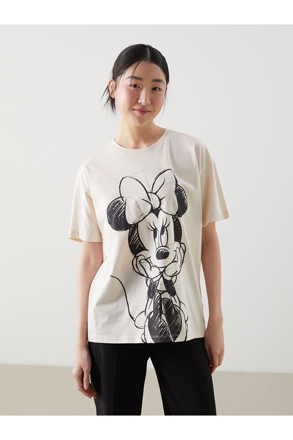 LC Waikiki XSIDE Bej Bisiklet Yaka Minnie Mouse Baskılı Kadın Tişört S5GV46Z8NVY25