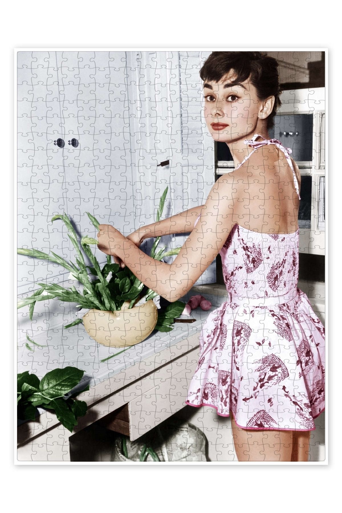 Jeronkarji Audrey Hepburn Elbiseli 500 Parça Puzzle Yapboz Mutfak Temalı Yetişkinler için