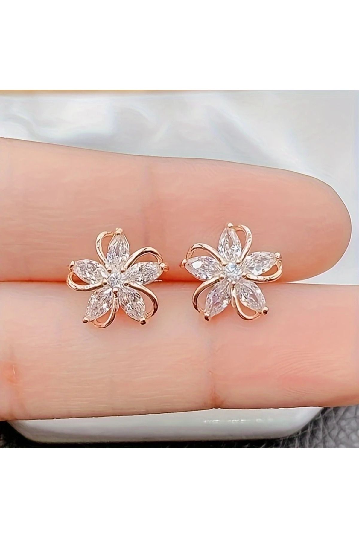 MITH SB TAKI PASLANMAZ ÇELİK ZİRKON TAŞ GÜL KÜPE-GOLD