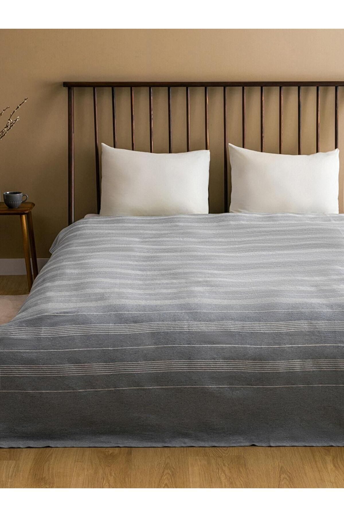 LC Waikiki Çizgi Nakışlı Çift Kişilik Yatak Örtüsü 200x220 cm