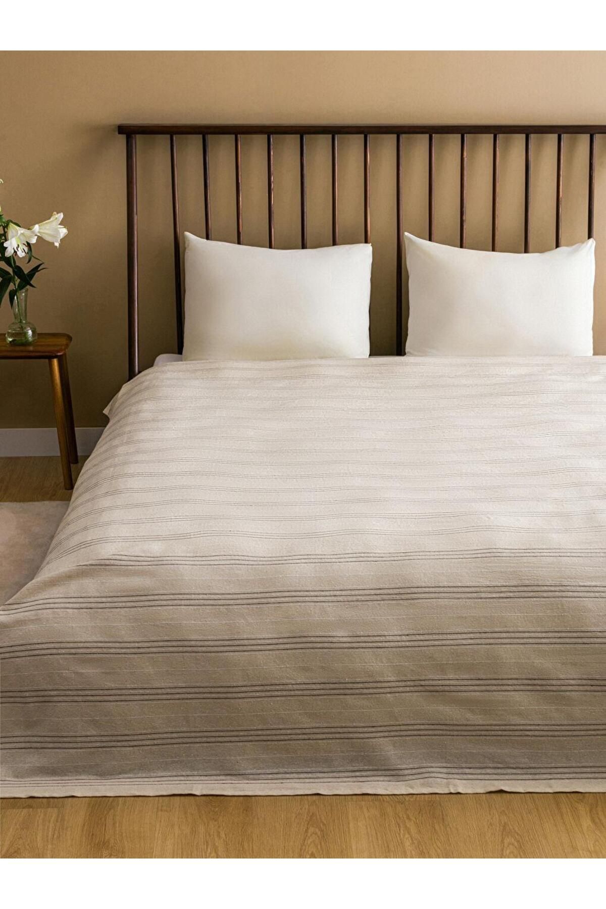 LC Waikiki Çizgi Nakışlı Çift Kişilik Yatak Örtüsü 200x220 cm