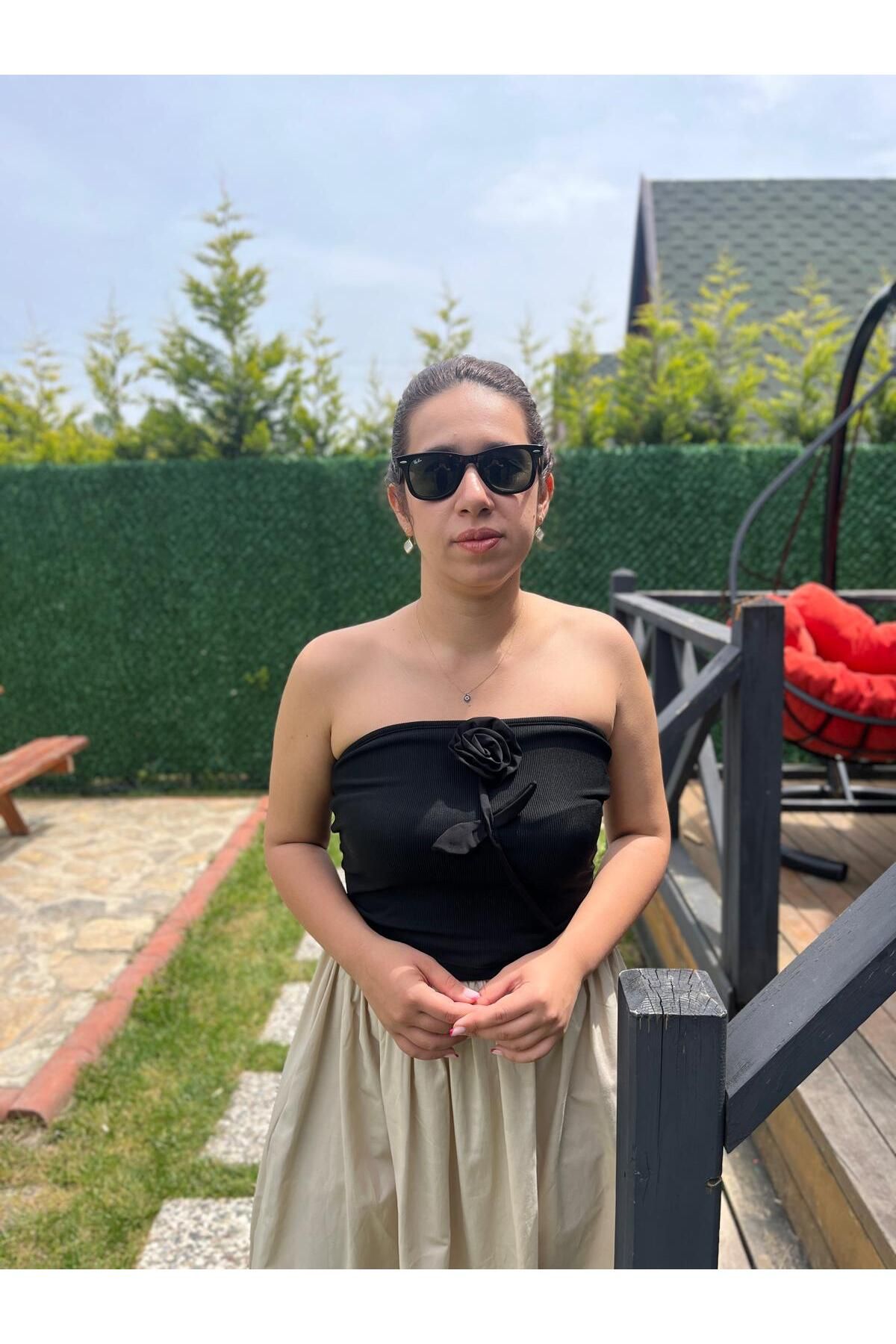 Gizybutik Gül Detay Likralı Straplez Bluz