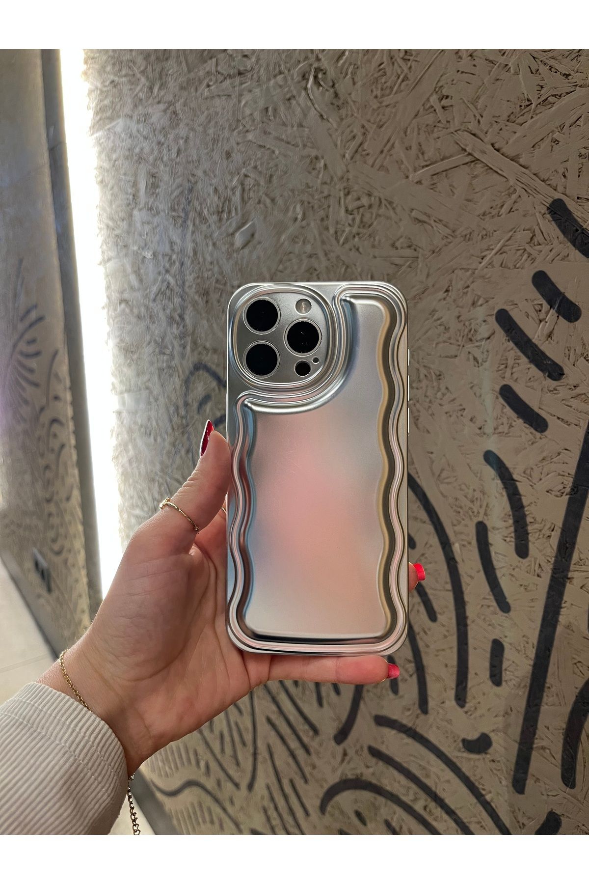 Mois Case İPhone 15 pro uyumlu Zigzaglı gümüş kılıf